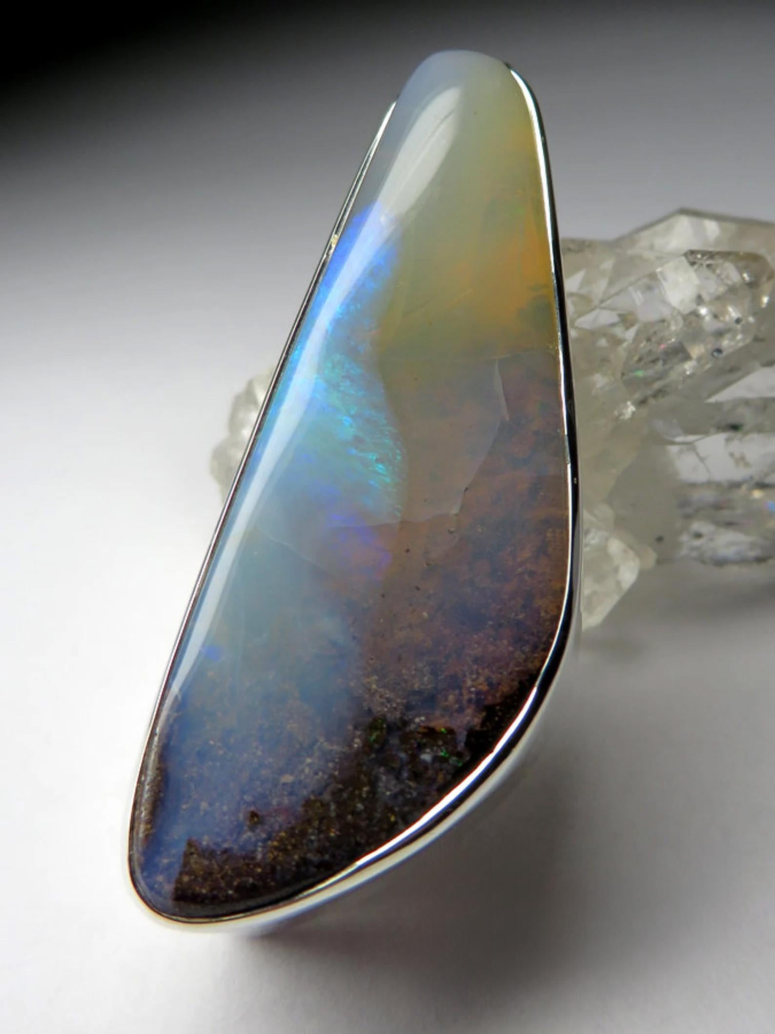 Halskette mit australischem Opal-Silber-Anhänger aus Boulder, Boulder (Tropfenschliff) im Angebot