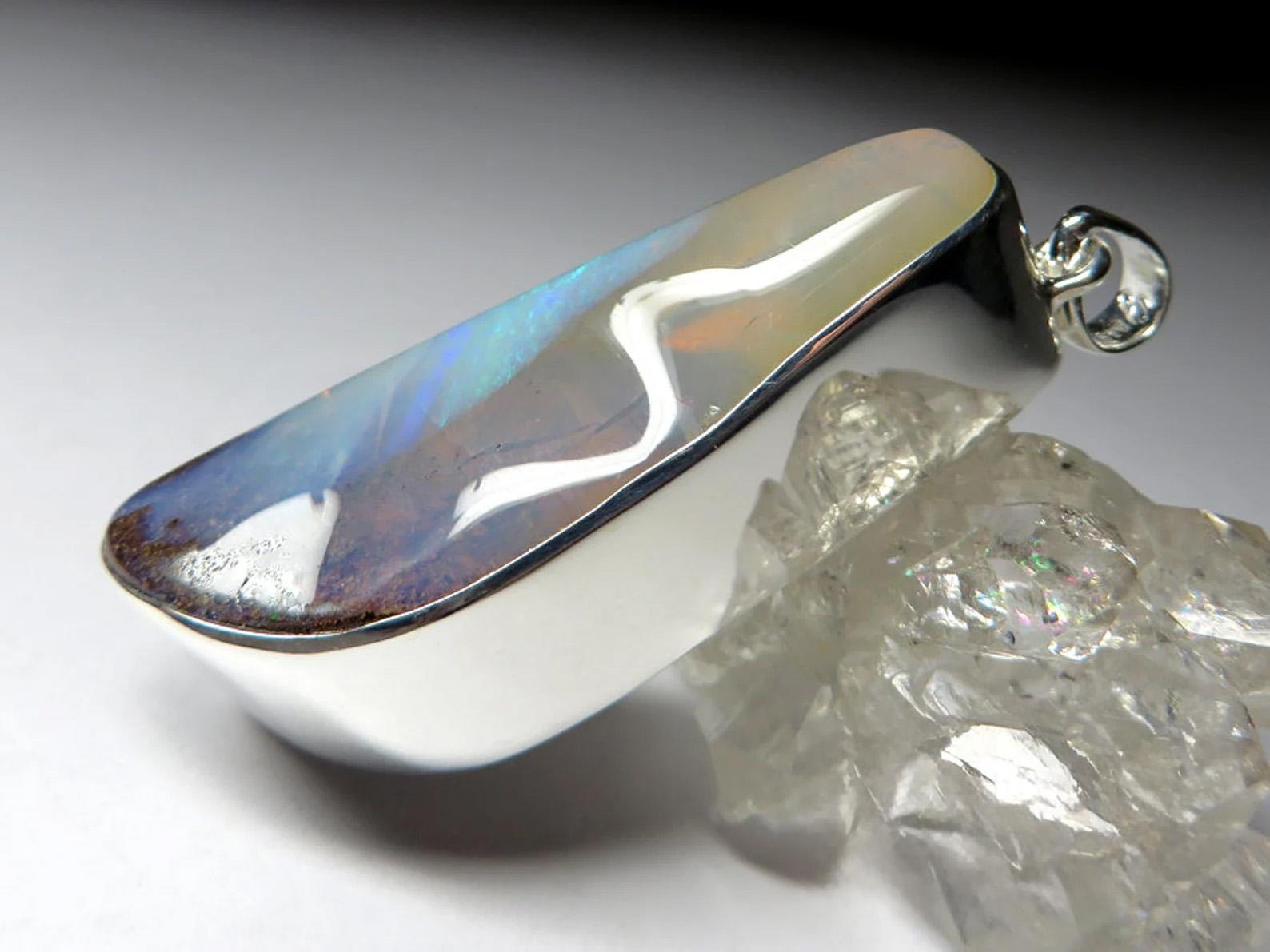Big Boulder Opal Silver Pendant Australian opal necklace In New Condition For Sale In Berlin, DE