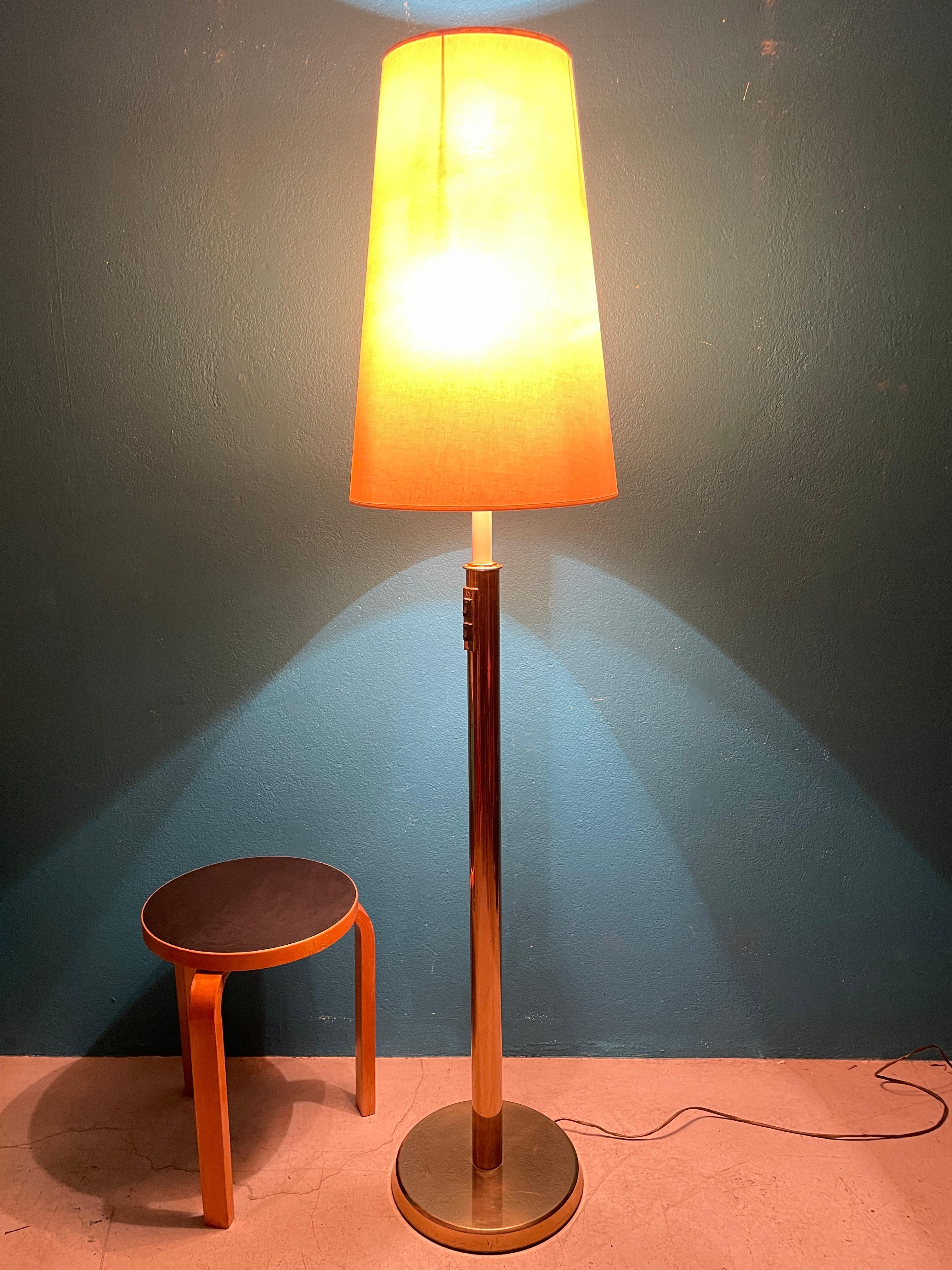 Big and massive floor lamp which has four light spots. Three of them are inside the shade part and one bulb lights up. The combination of lights creates a nice light pattern on the wall/roof.

a Showy brass body with big natural white shade of makes