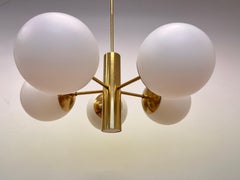 Gran araña/colgante de latón estilo Sputnik de mediados de siglo de Kaiser, años 70