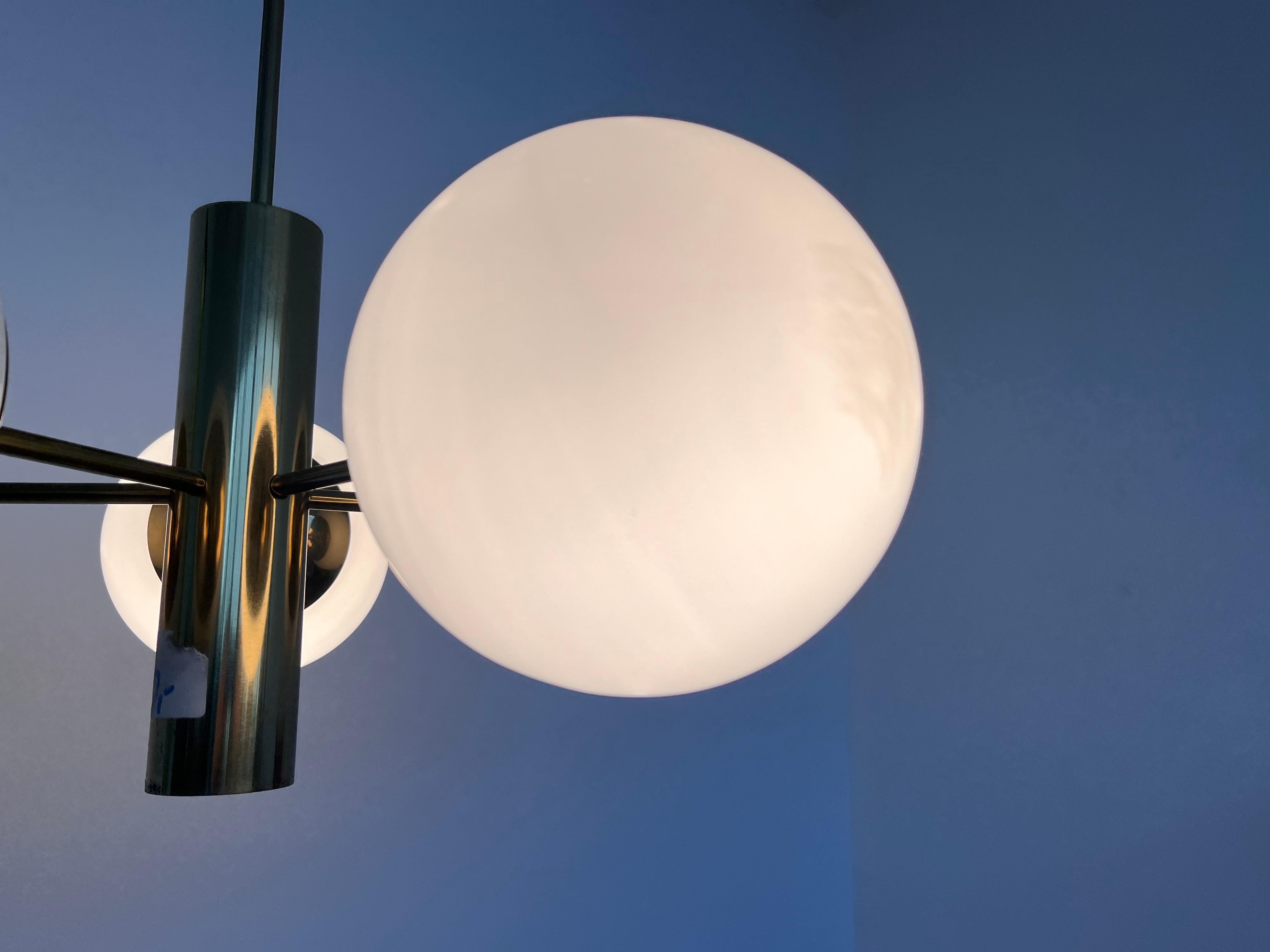 Fine XX secolo Grande lampadario in ottone di metà secolo in stile Sputnik di Kaiser, anni '70 in vendita