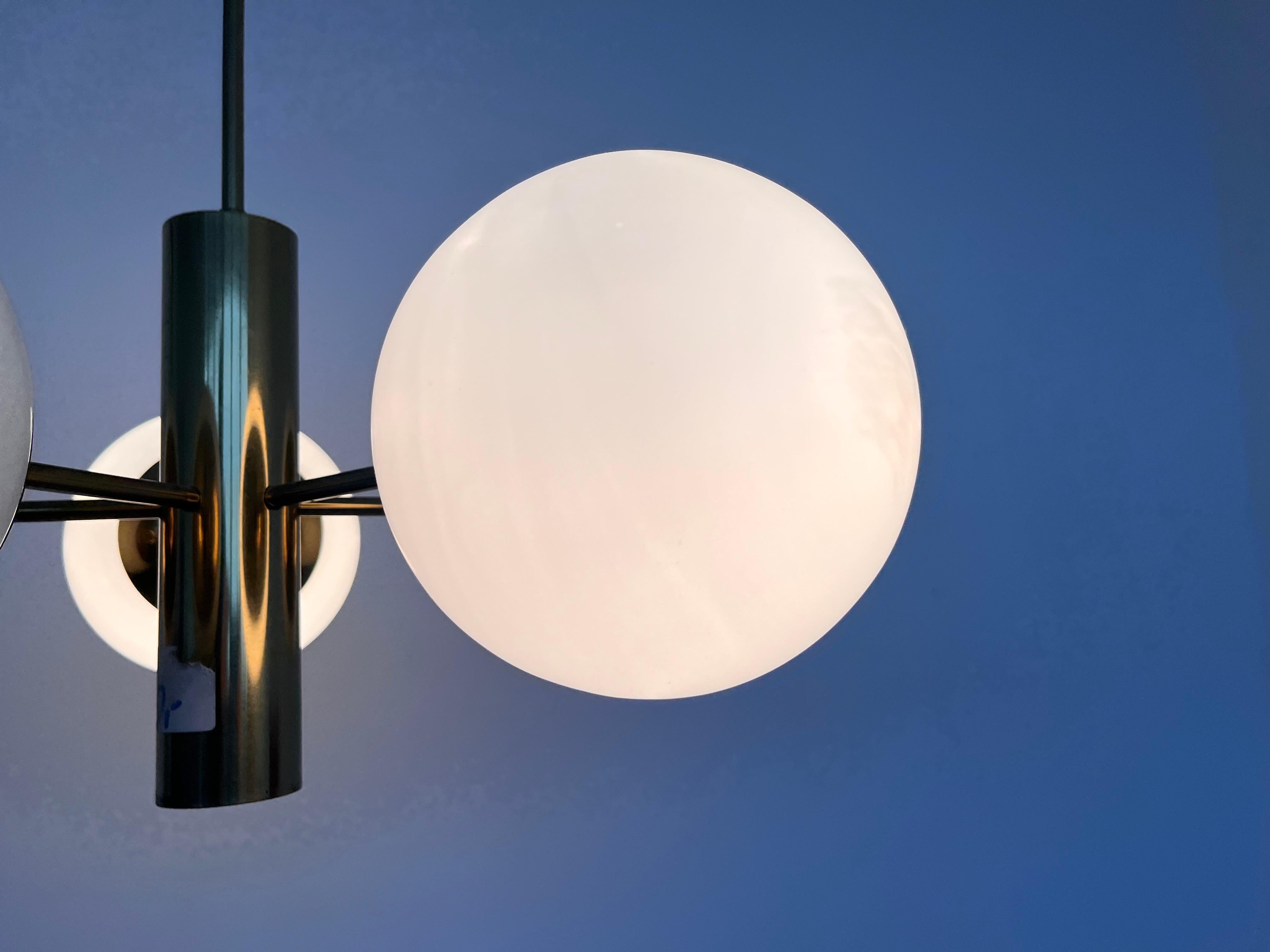 Grande lampadario in ottone di metà secolo in stile Sputnik di Kaiser, anni '70 in vendita 1