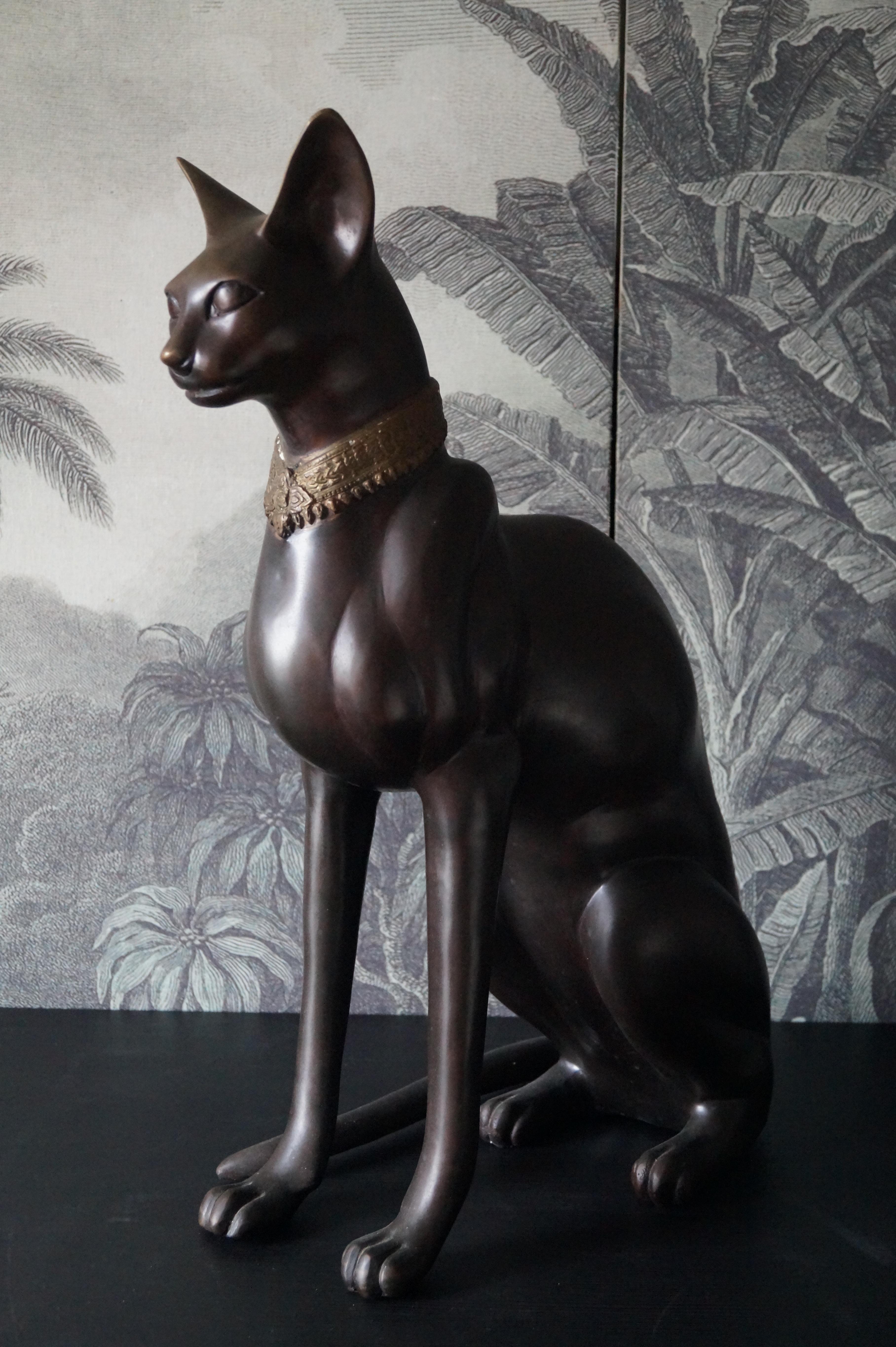 Hollywood Regency Grand chat égyptien bastet français en bronze, années 1970 en vente