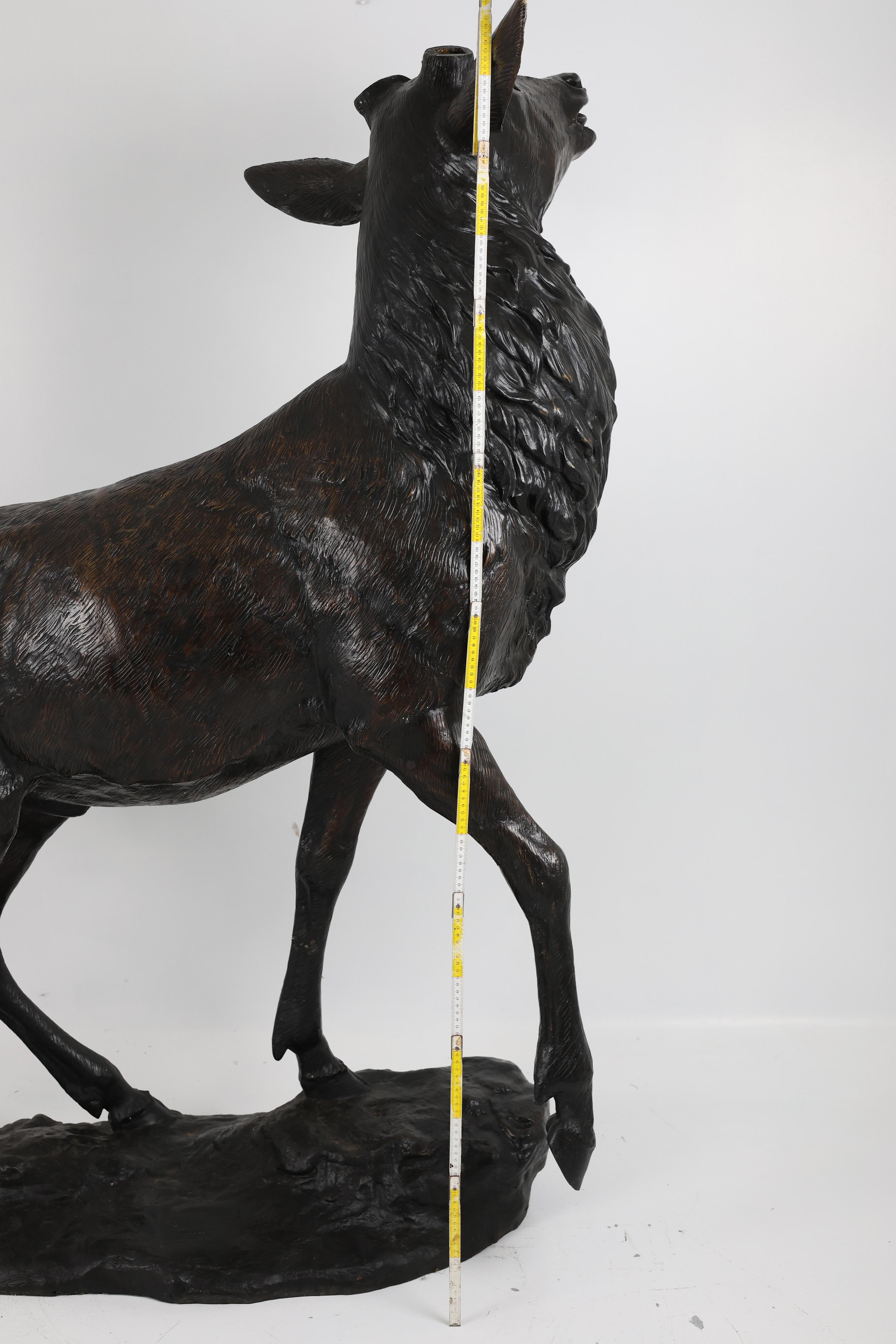 Grande sculpture de cerf en bronze en vente 12