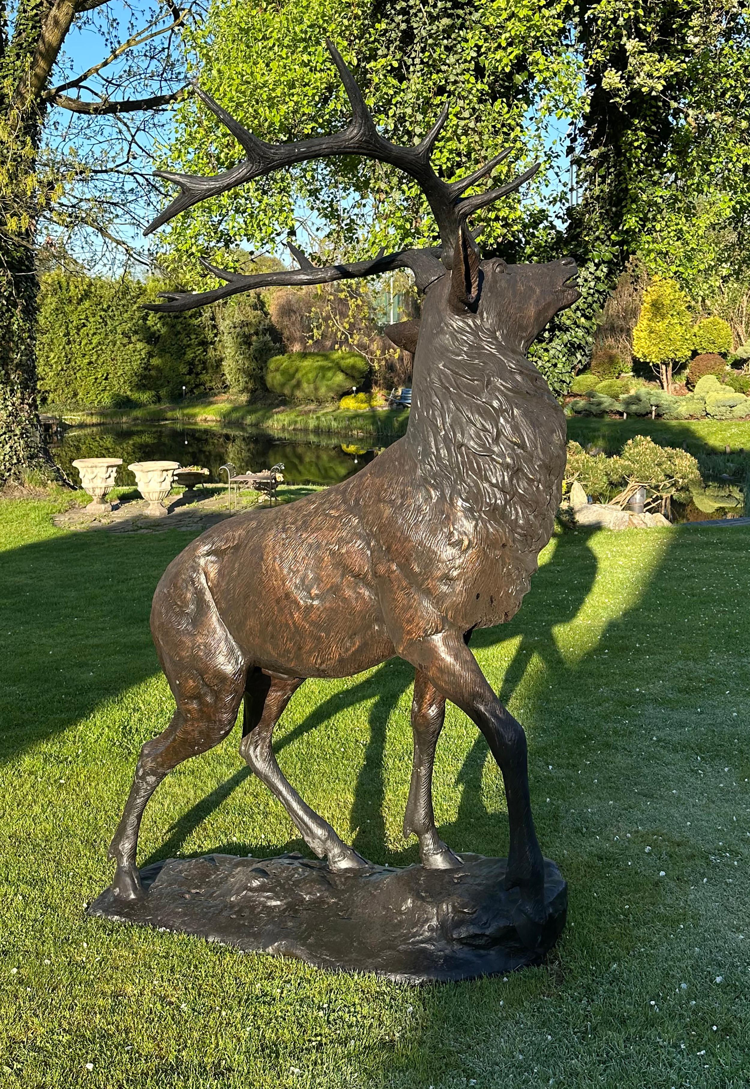 Bronze Grande sculpture de cerf en bronze en vente