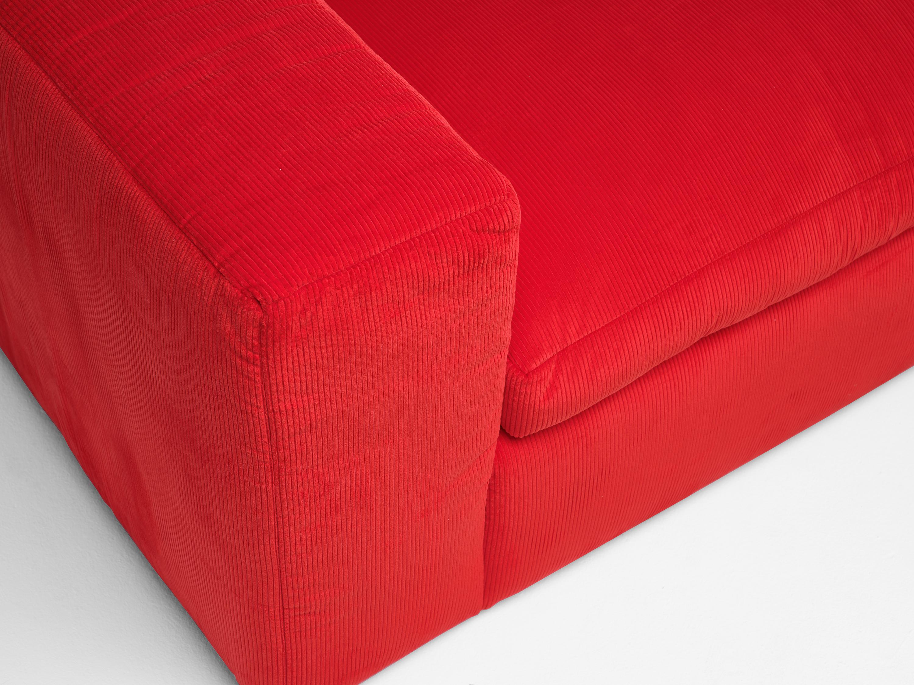 Modernes italienisches Sofa des 21. Jahrhunderts, gepolstert mit Baumwollkord (Italienisch) im Angebot