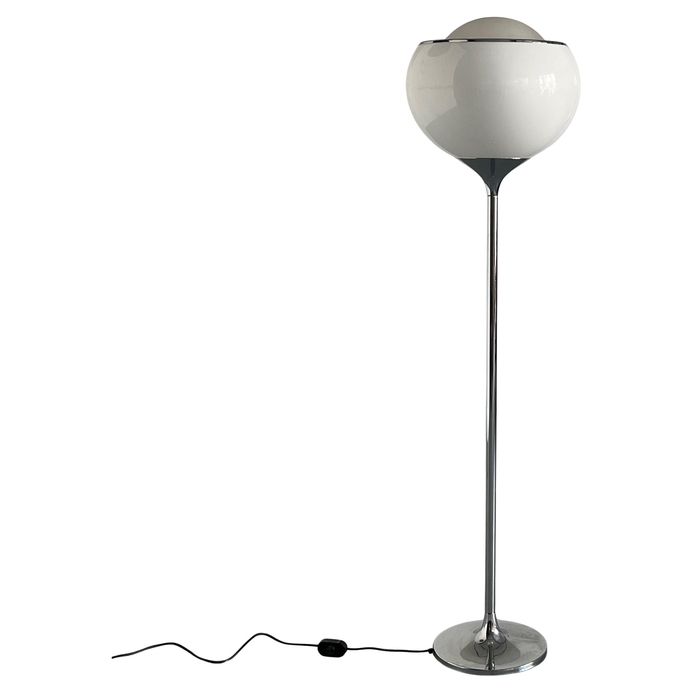 Lampada da terra Big Bud Space Age di Harvey Guzzini, plastica bianca e acciaio cromato