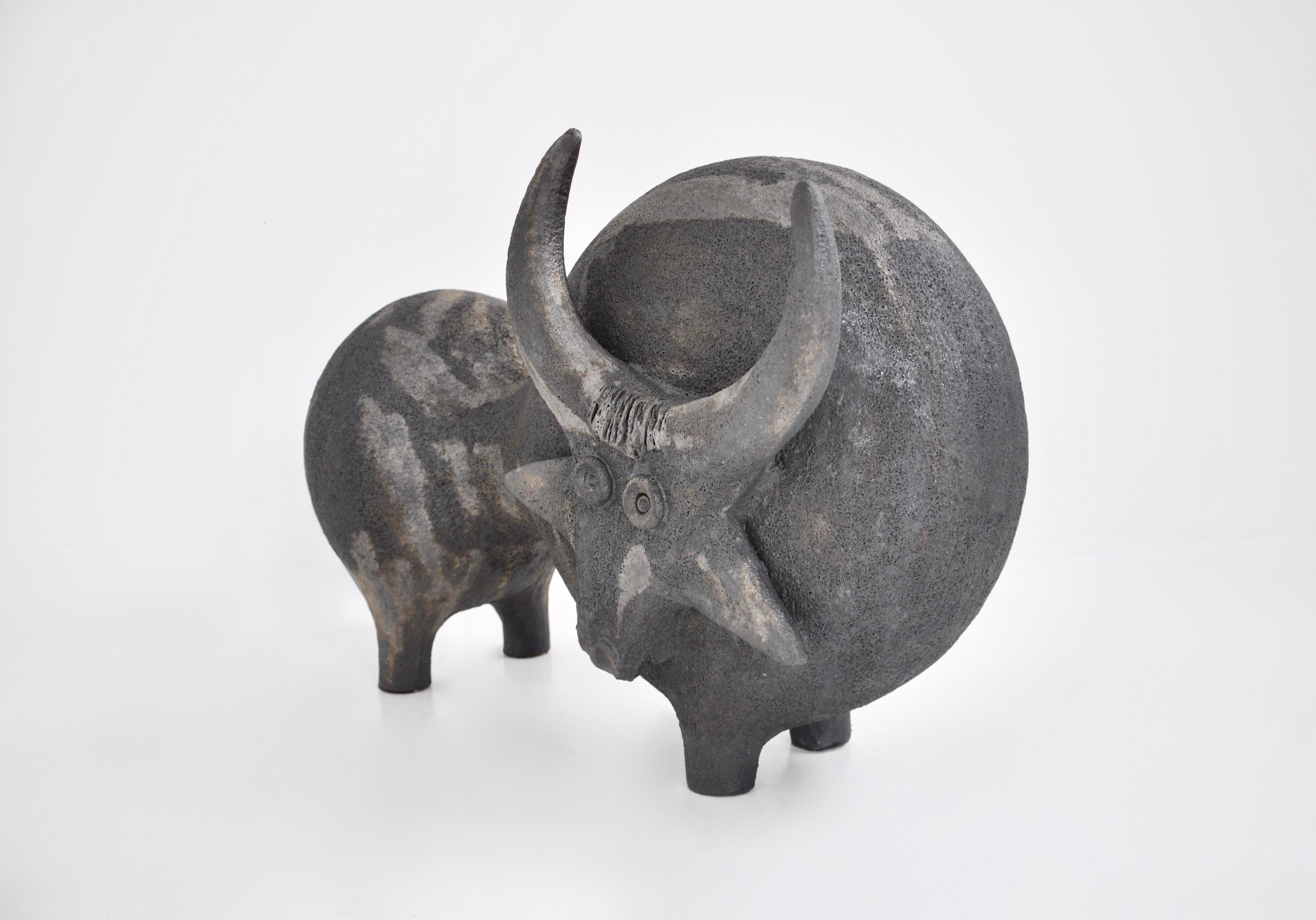 Großer Stier-Keramik von Dominique Pouchain (Moderne der Mitte des Jahrhunderts) im Angebot