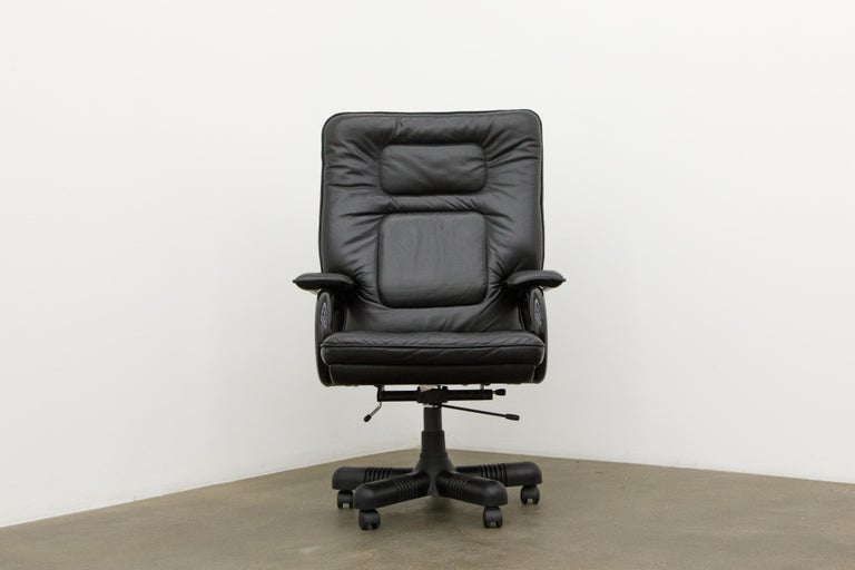 Named 'Big', this elegant Guido Faleschini swivel executive chair was featured in the 1980s movie Wall Street in Michael Douglas's executive office, and was designed for i4Mariani and retailed in the 1970s and 1980s by The Pace Collection. The