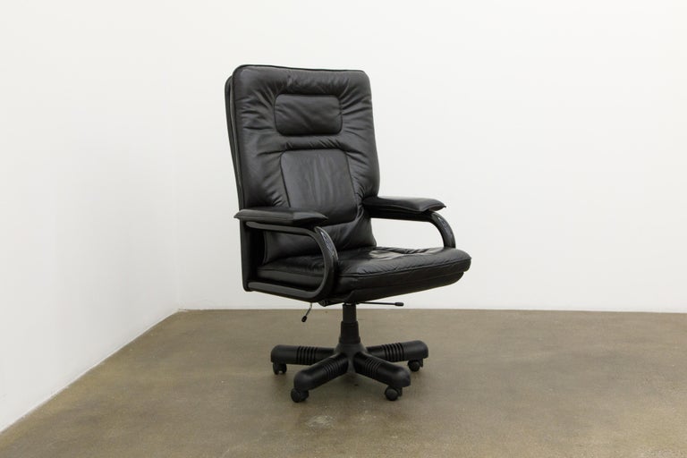 Post-Modern 'Big' by Guido Faleschini for Mariani Executive Leather Desk Chair 1980s, Signed For Sale