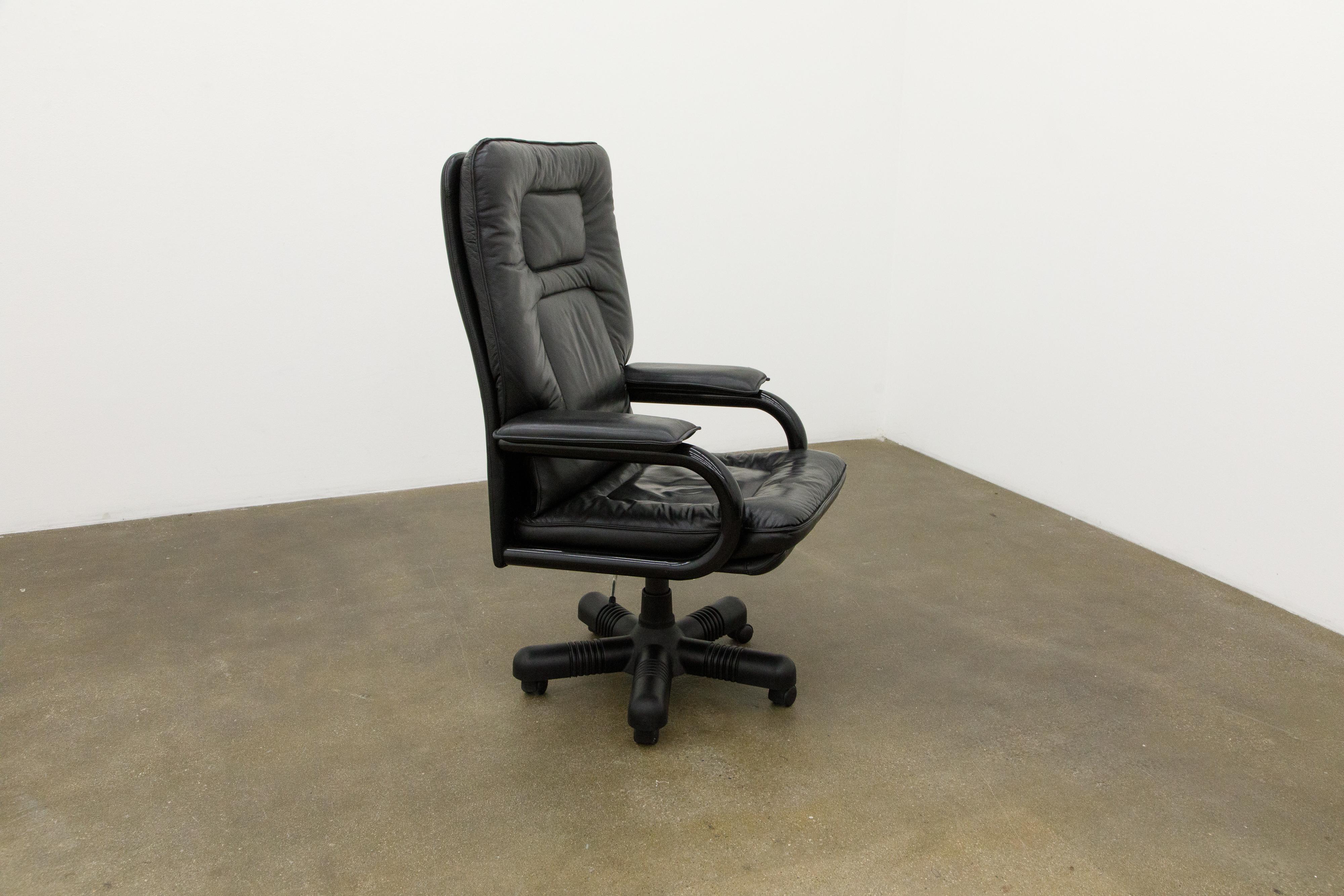 Post-Modern 'Big' by Guido Faleschini for Mariani Executive Leather Desk Chair 1980s, Signed