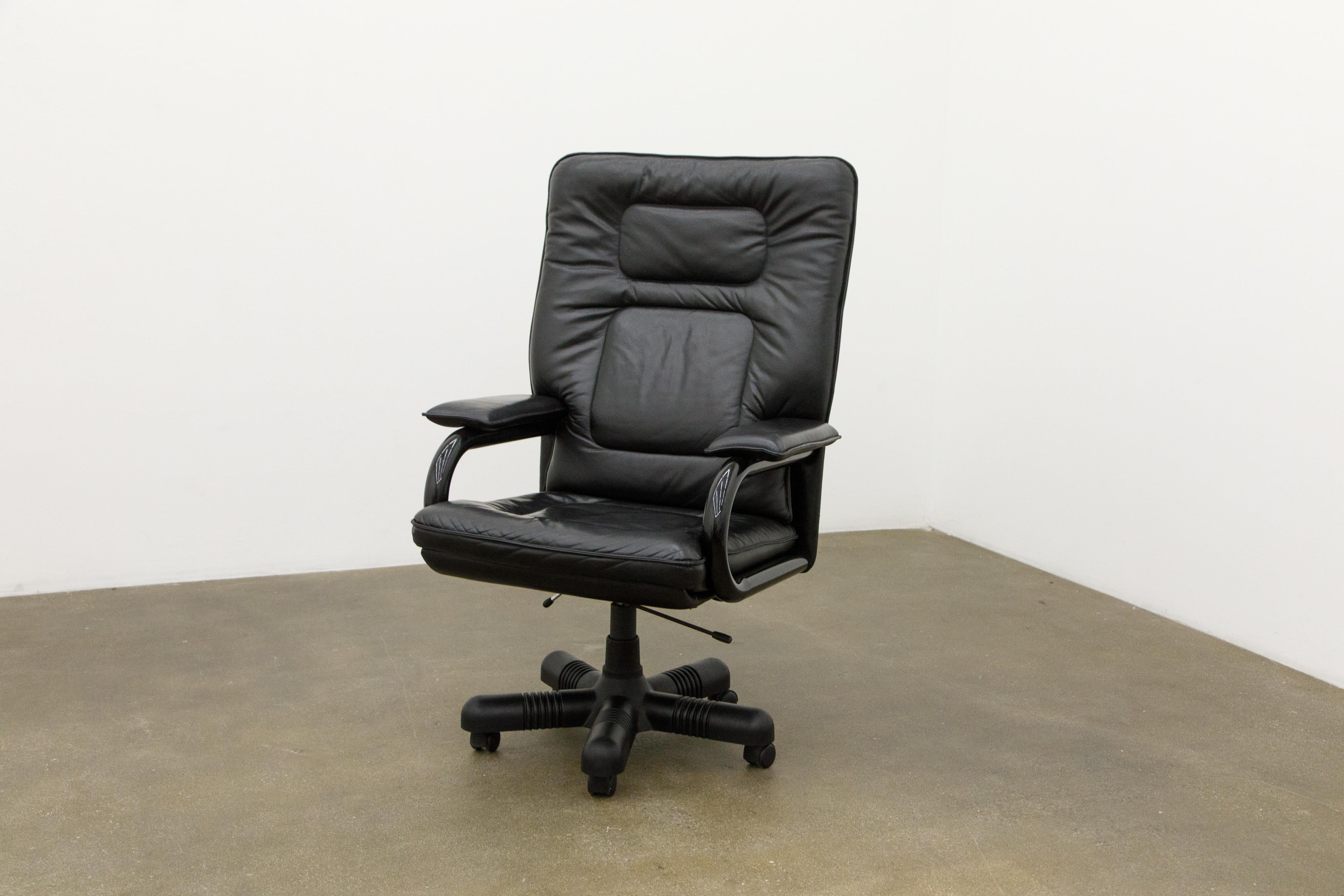 'Big' by Guido Faleschini for Mariani Executive Leather Desk Chair 1980s, Signed In Good Condition In Los Angeles, CA
