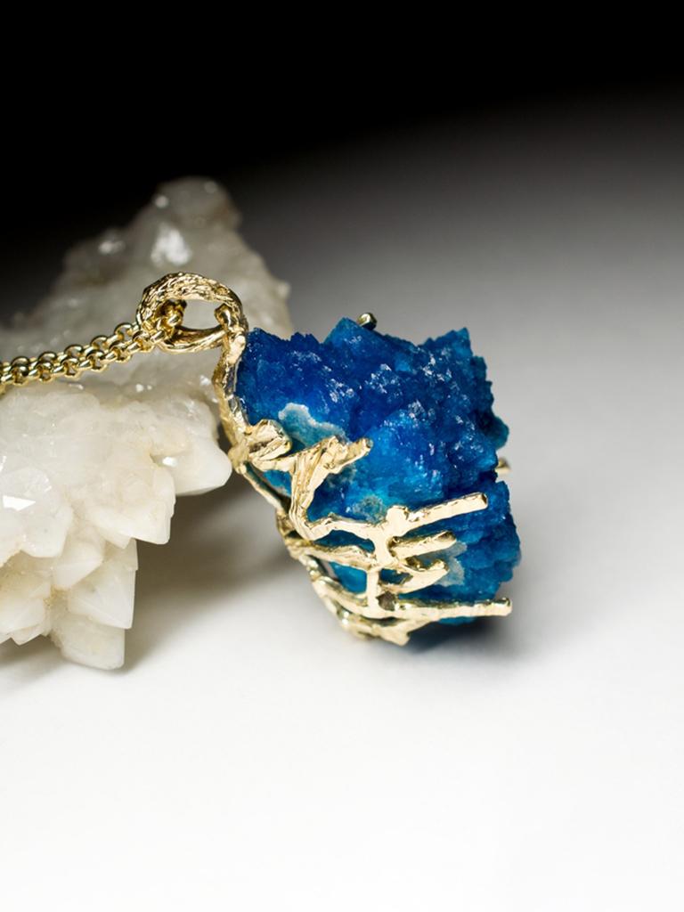 Artisan Big Cavansite Crystals Yellow Gold Pendant Azure Blue Raw Uncut Gemstone Healing For Sale