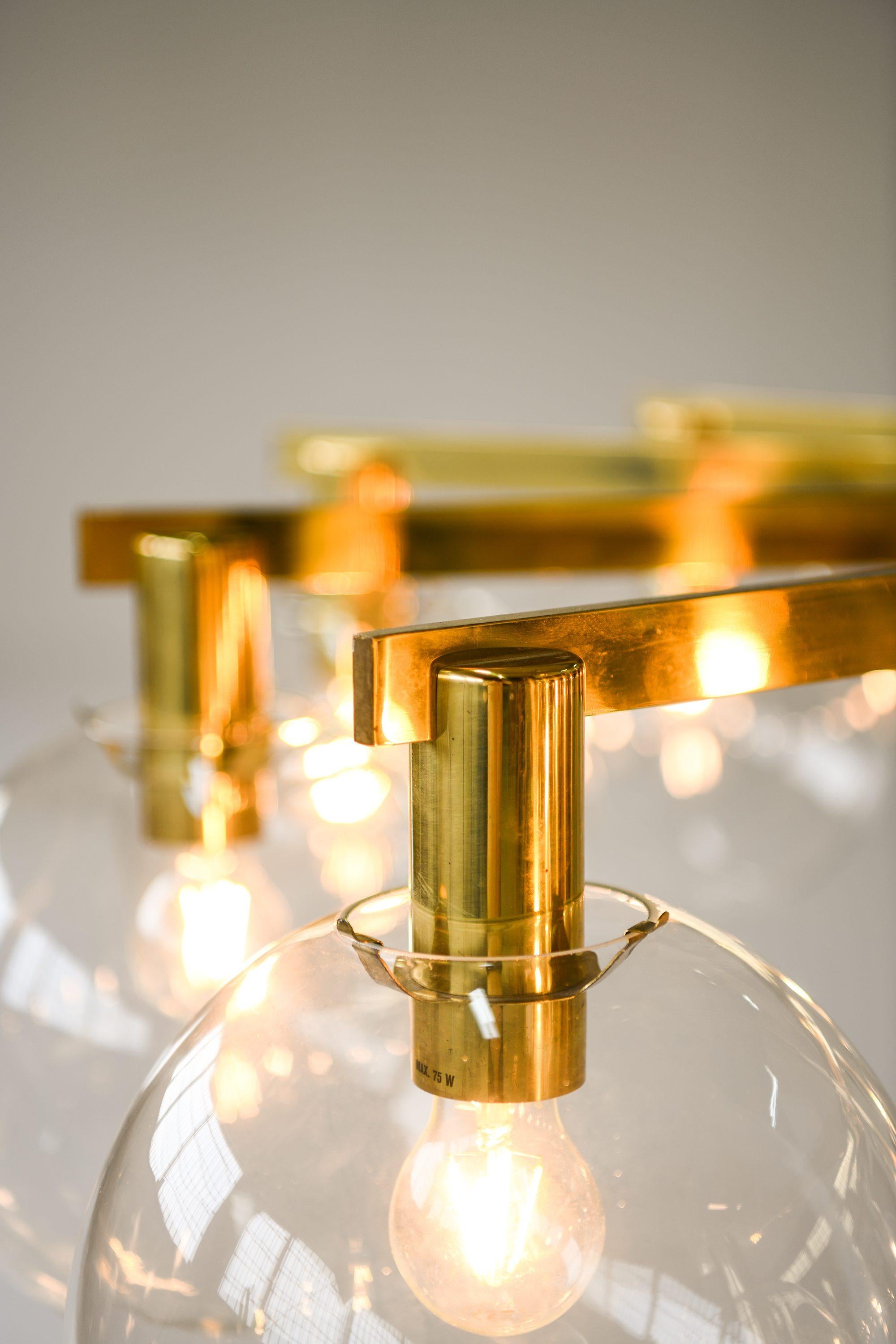 Grande lampada da soffitto in ottone e vetro trasparente originale di Hans-Agne Jakobsson, anni '50 in vendita 3