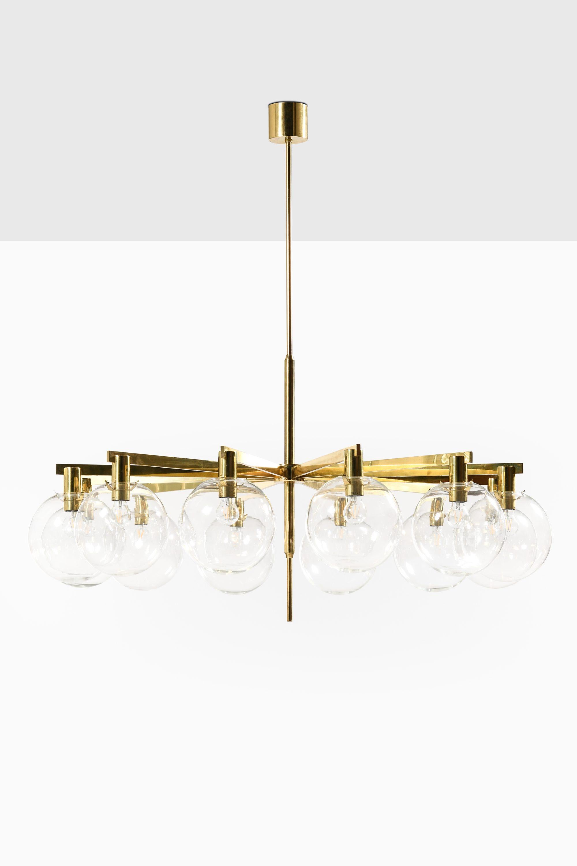 Svedese Grande lampada da soffitto in ottone e vetro trasparente originale di Hans-Agne Jakobsson, anni '50 in vendita