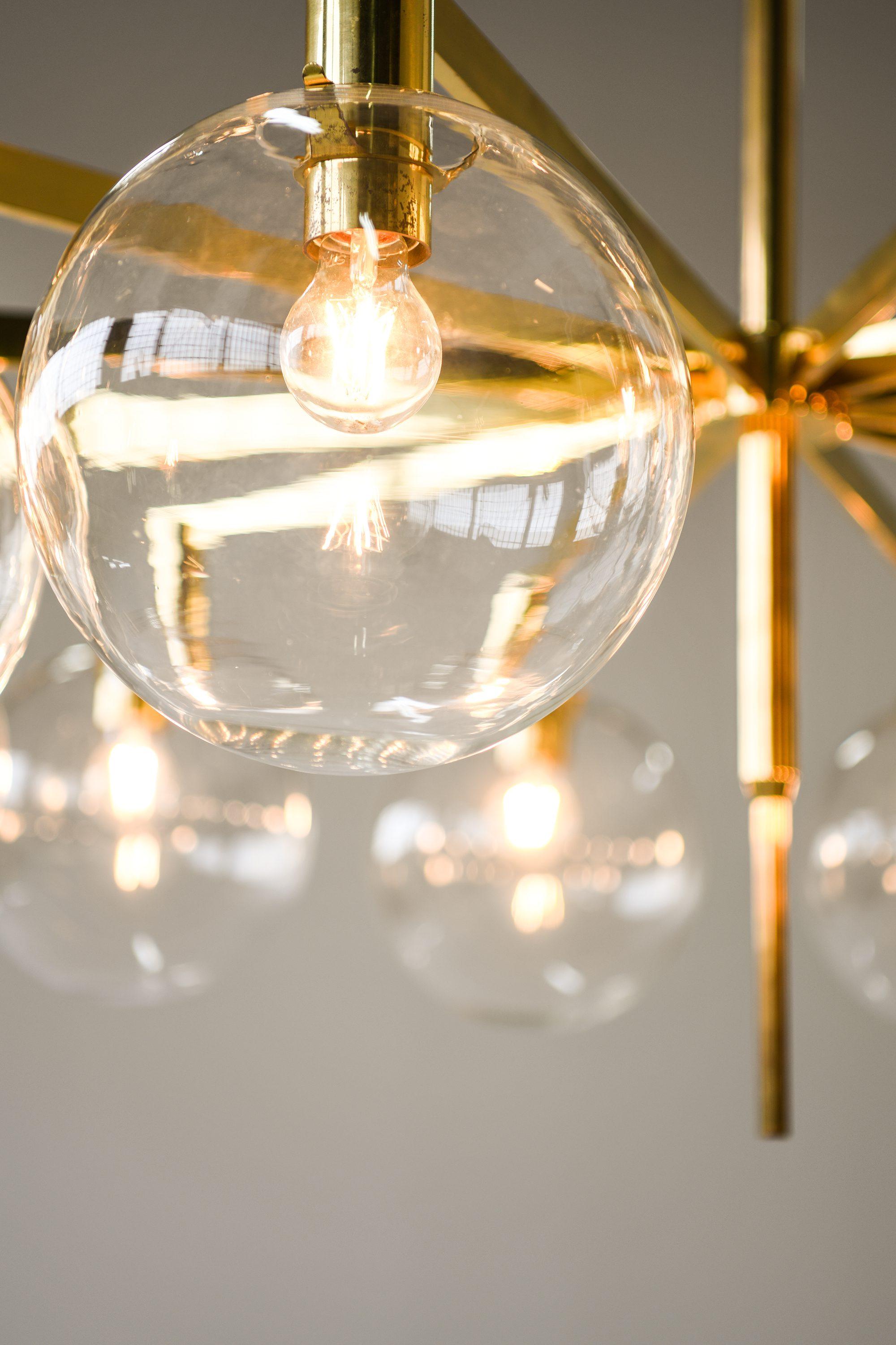 Grande lampada da soffitto in ottone e vetro trasparente originale di Hans-Agne Jakobsson, anni '50 in vendita 2