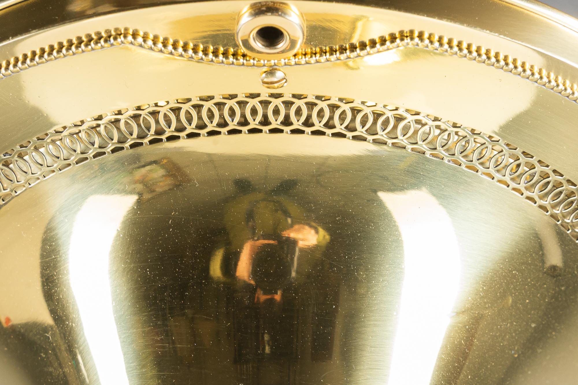 Große Deckenlampe mit Opalglasschirm Wien um 1920er Jahre (Art déco) im Angebot