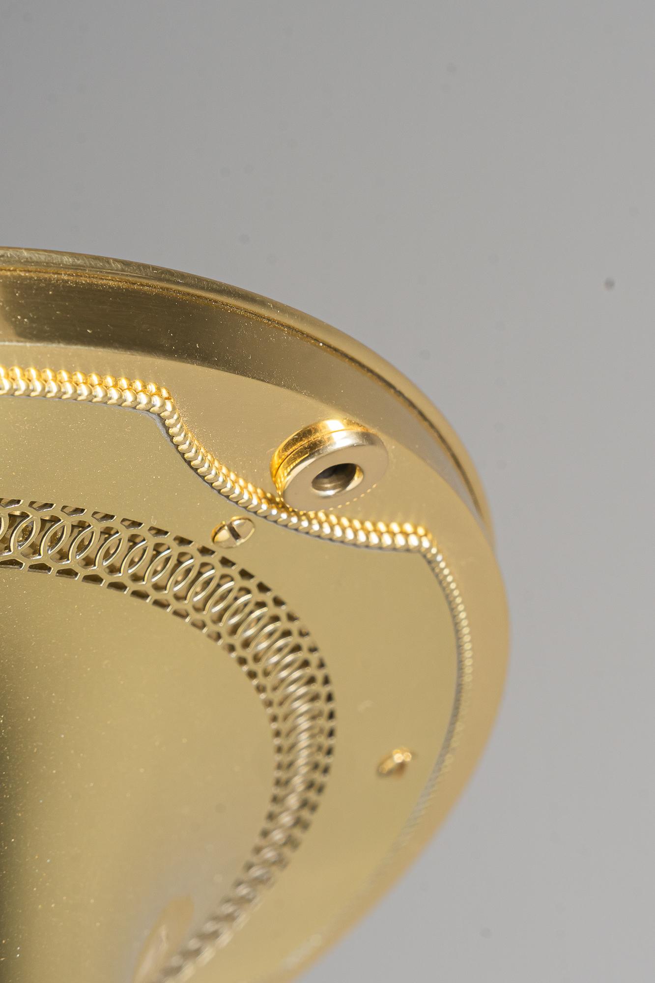 Große Deckenlampe mit Opalglasschirm Wien um 1920er Jahre (Österreichisch) im Angebot