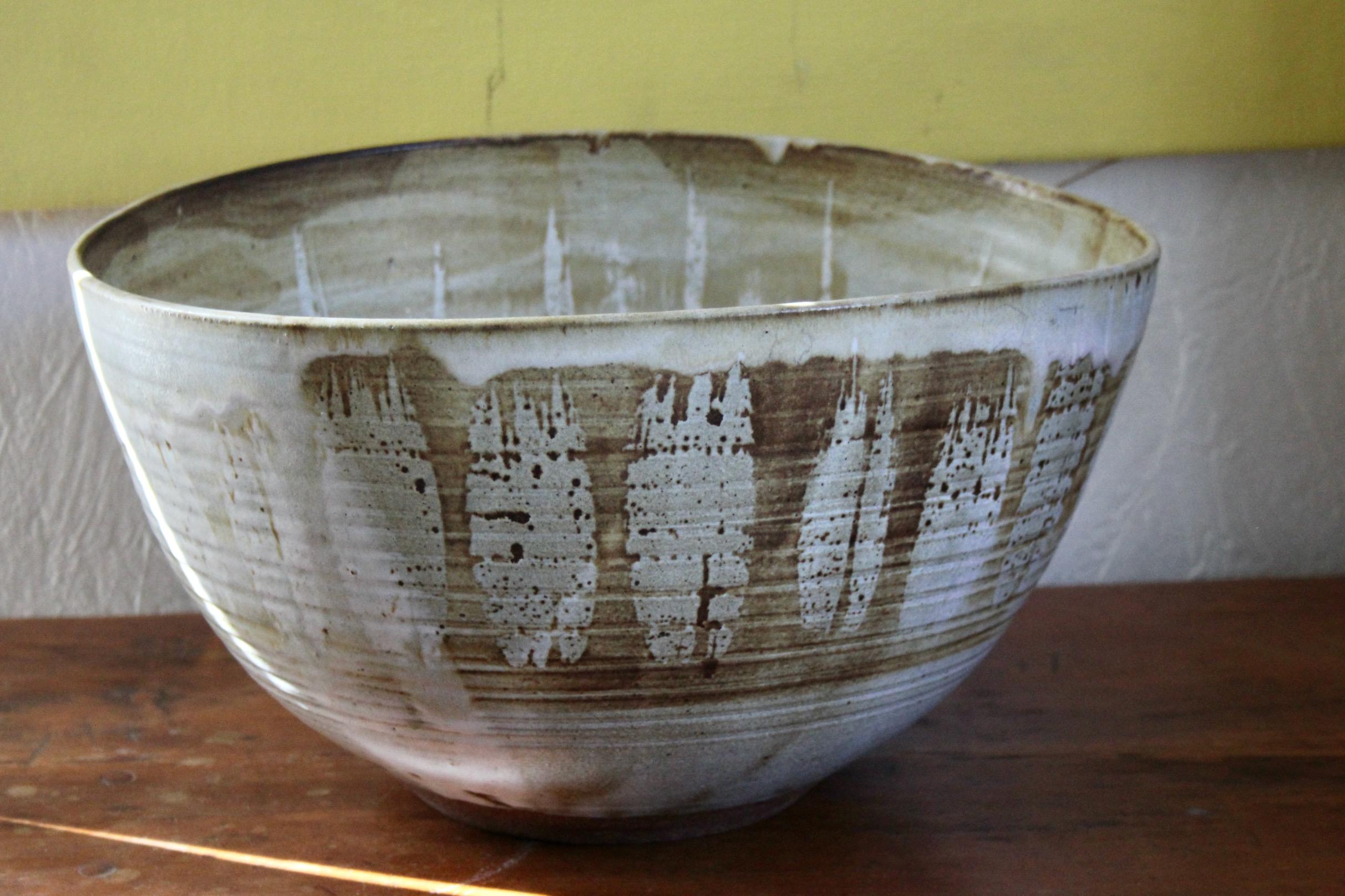 Cuenco decorativo grande de cerámica finales del siglo XX en venta