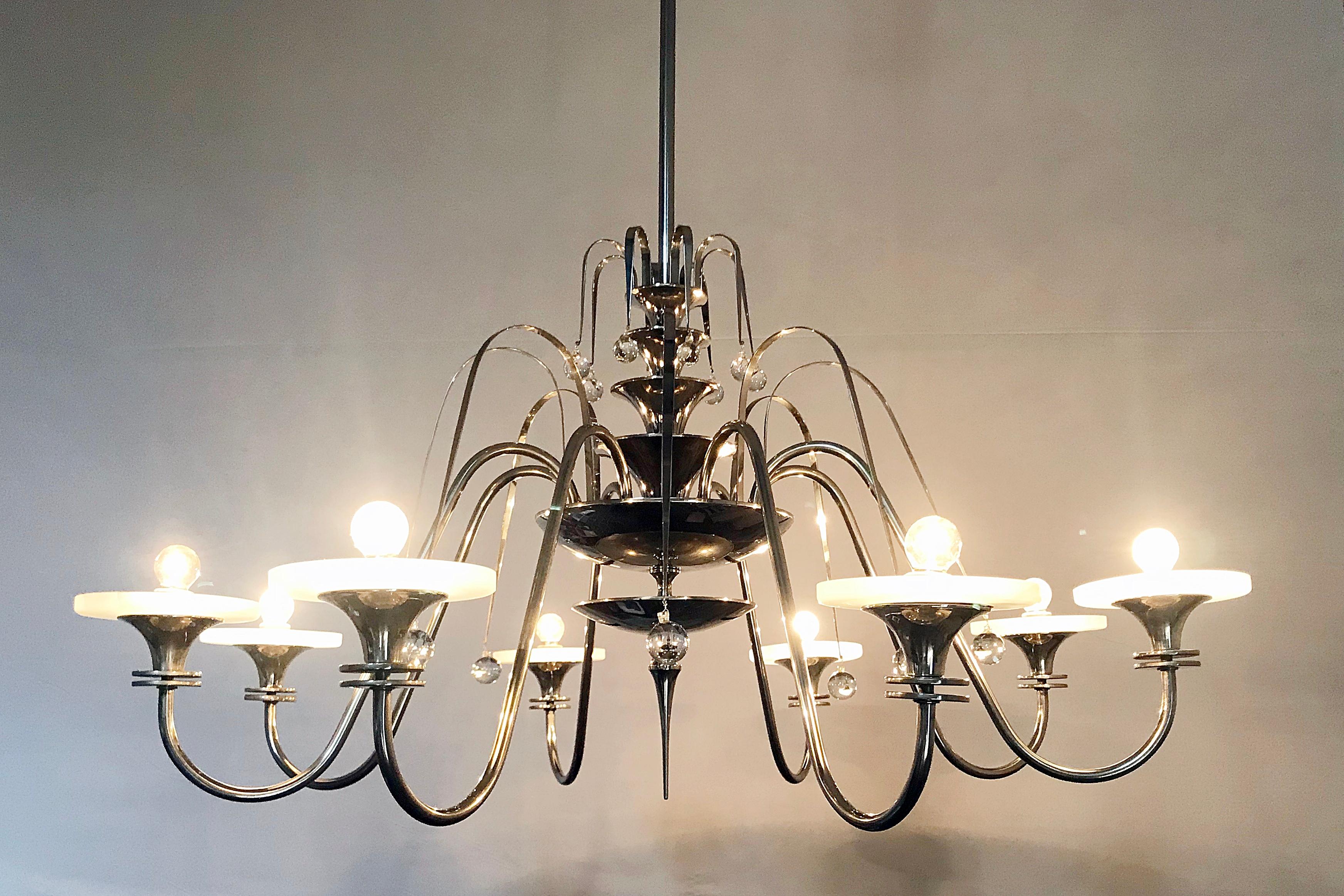 Big chandelier Art Déco in chromed metal. Eight-arm of light - two eight bowls in crystal on the both level.
The height (190cm) can be reduced by our workshop.