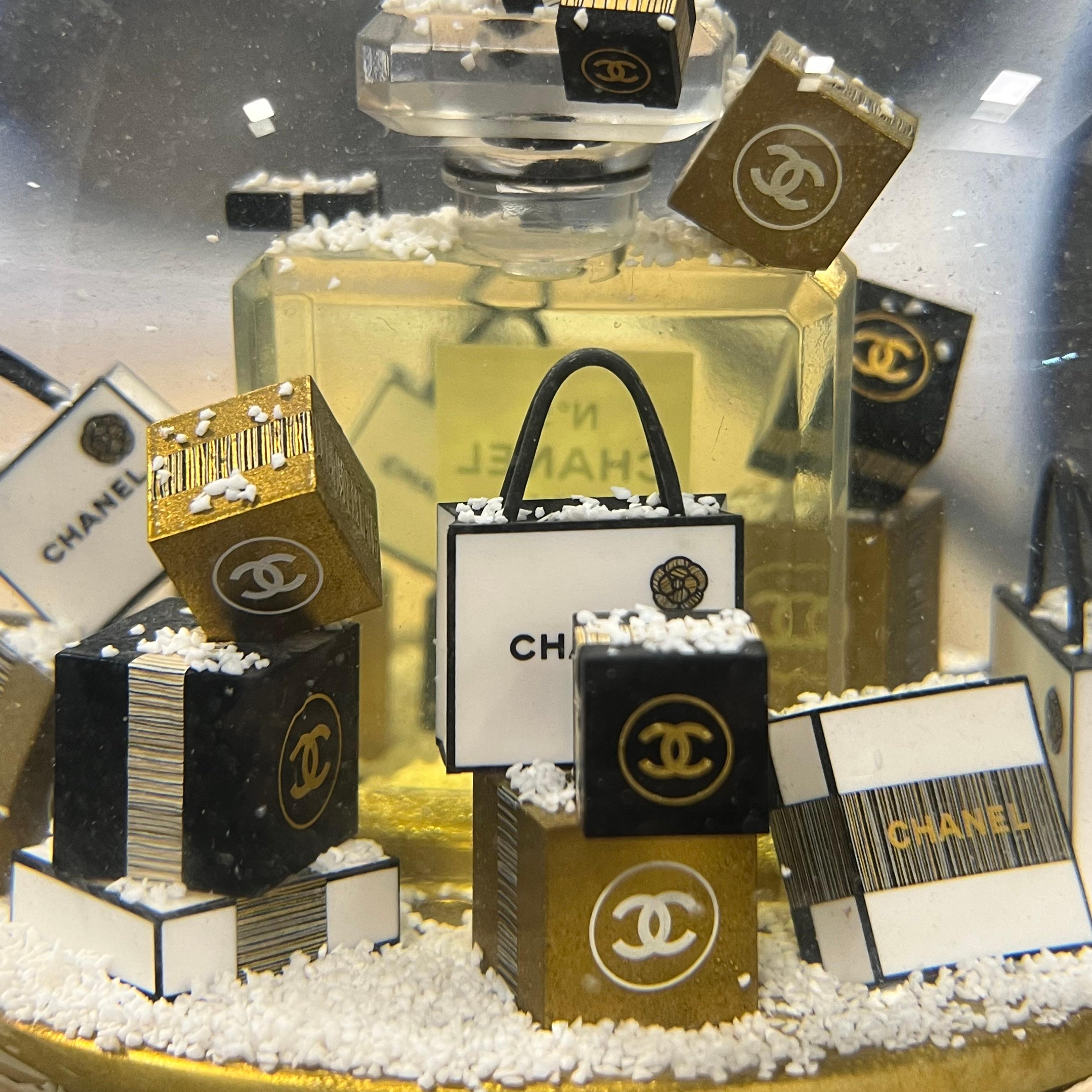 Große Chanel-Schneekugel im Zustand „Hervorragend“ im Angebot in Paris, FR
