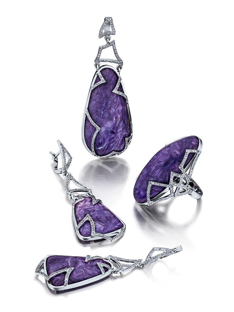 Big 14K white gold pendant with natural Charoite and Diamonds
charoite weight - 72.4 carats
pendant weight - 15.10 grams
diamonds weight - 0.488 carats
stone measurements - 0.28 х 0.83 х 1.61 in / 7 х 21 х 41 mm


We ship our jewelry worldwide – for