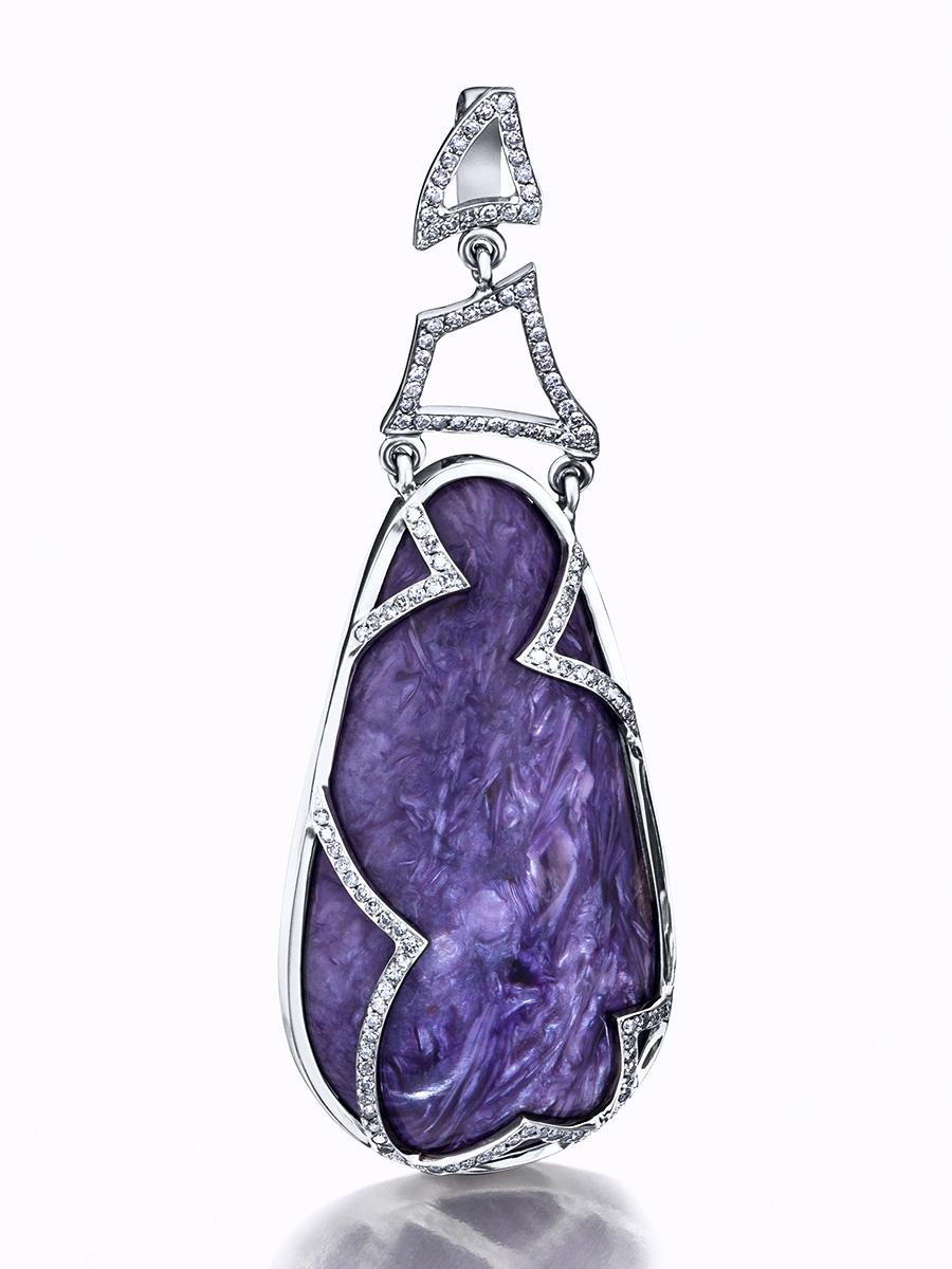 Artisan Pendentif en or orné de gros diamants et de pierres précieuses Iris violettes à motif tourbillonnant en vente
