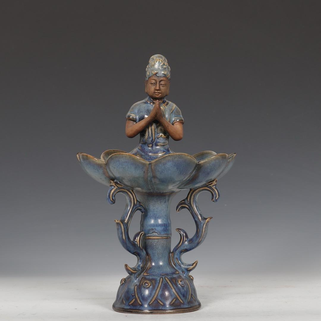 Gran Porcelana China Vieja Esmaltada en Color Buda Sentado sobre Loto Palo de Vela en Bastante bueno estado para la venta en 景德镇市, CN