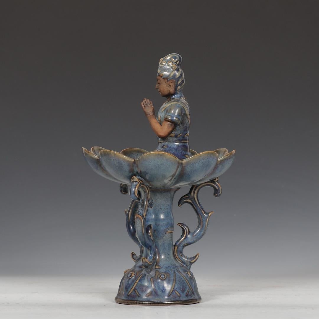 Gran Porcelana China Vieja Esmaltada en Color Buda Sentado sobre Loto Palo de Vela en venta 2