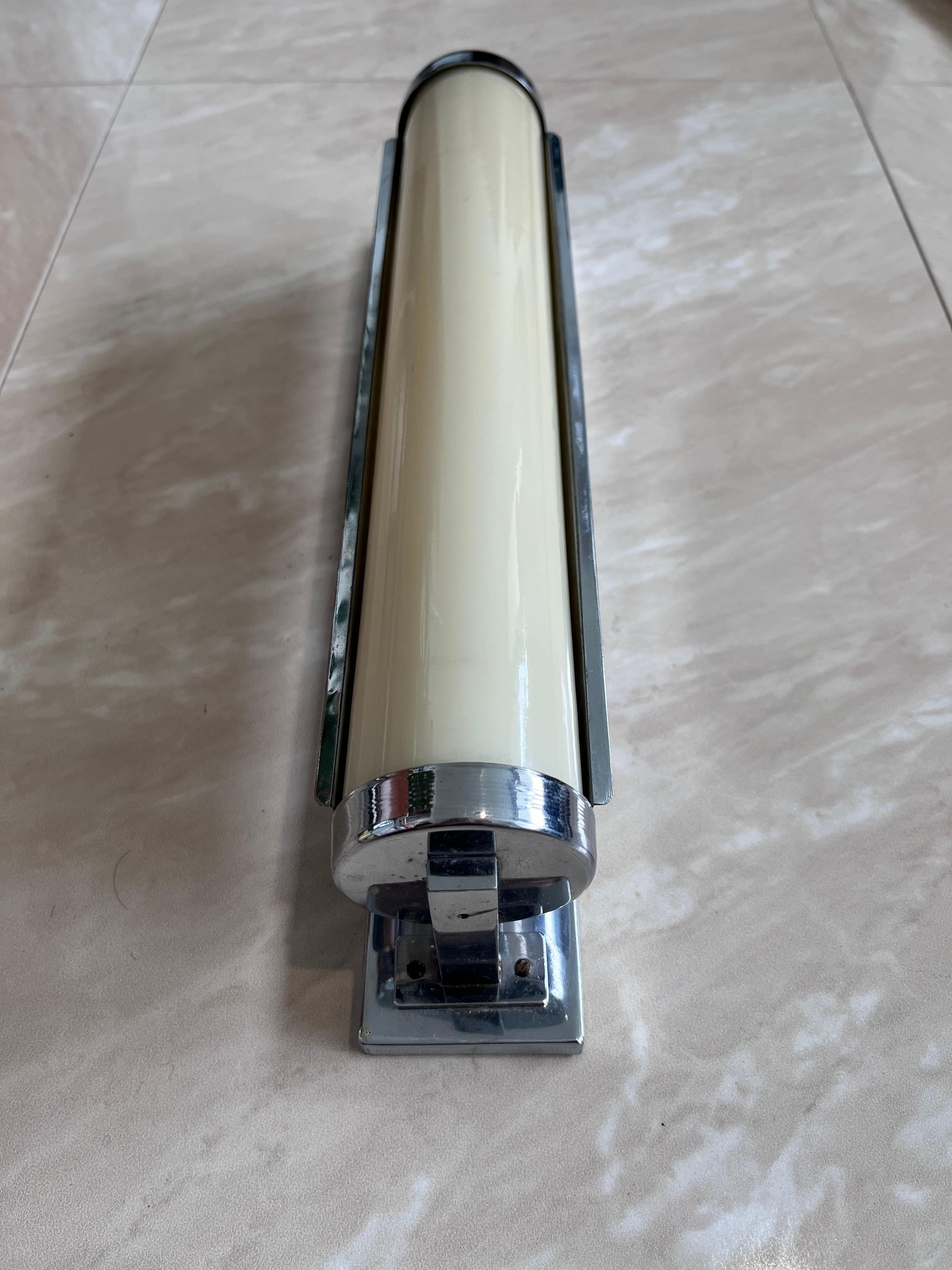 Milieu du XXe siècle Grande lampe murale Bauhaus/fonctionnelle chromée avec abat-jour, années 1930 en vente