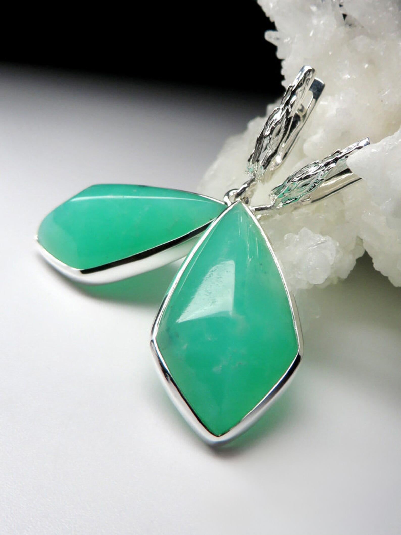 Briolette Cut Big Chrysoprase Earrings silver Kite Shaped Luminous Mint Green Natural Gemstone For Sale