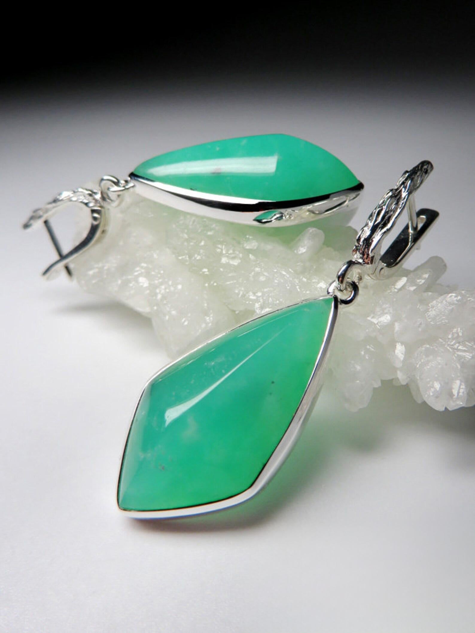 Big Chrysoprase Earrings silver Kite Shaped Luminous Mint Green Natural Gemstone In New Condition For Sale In Berlin, DE