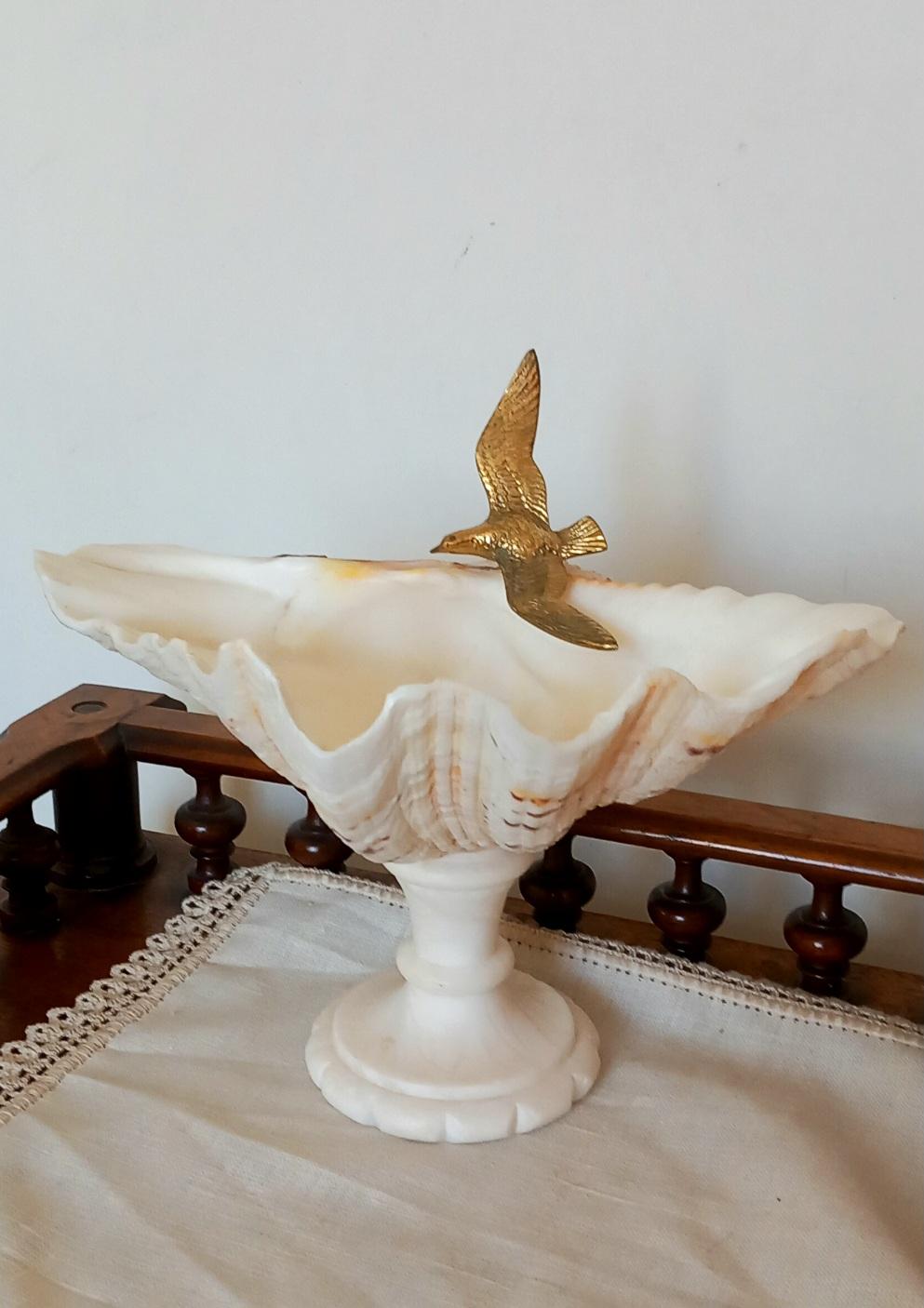  Shell Natural Specimen  With White Marble Pedestal Bronze Bird Can Be Removed In Excellent Condition For Sale In Mombuey, Zamora