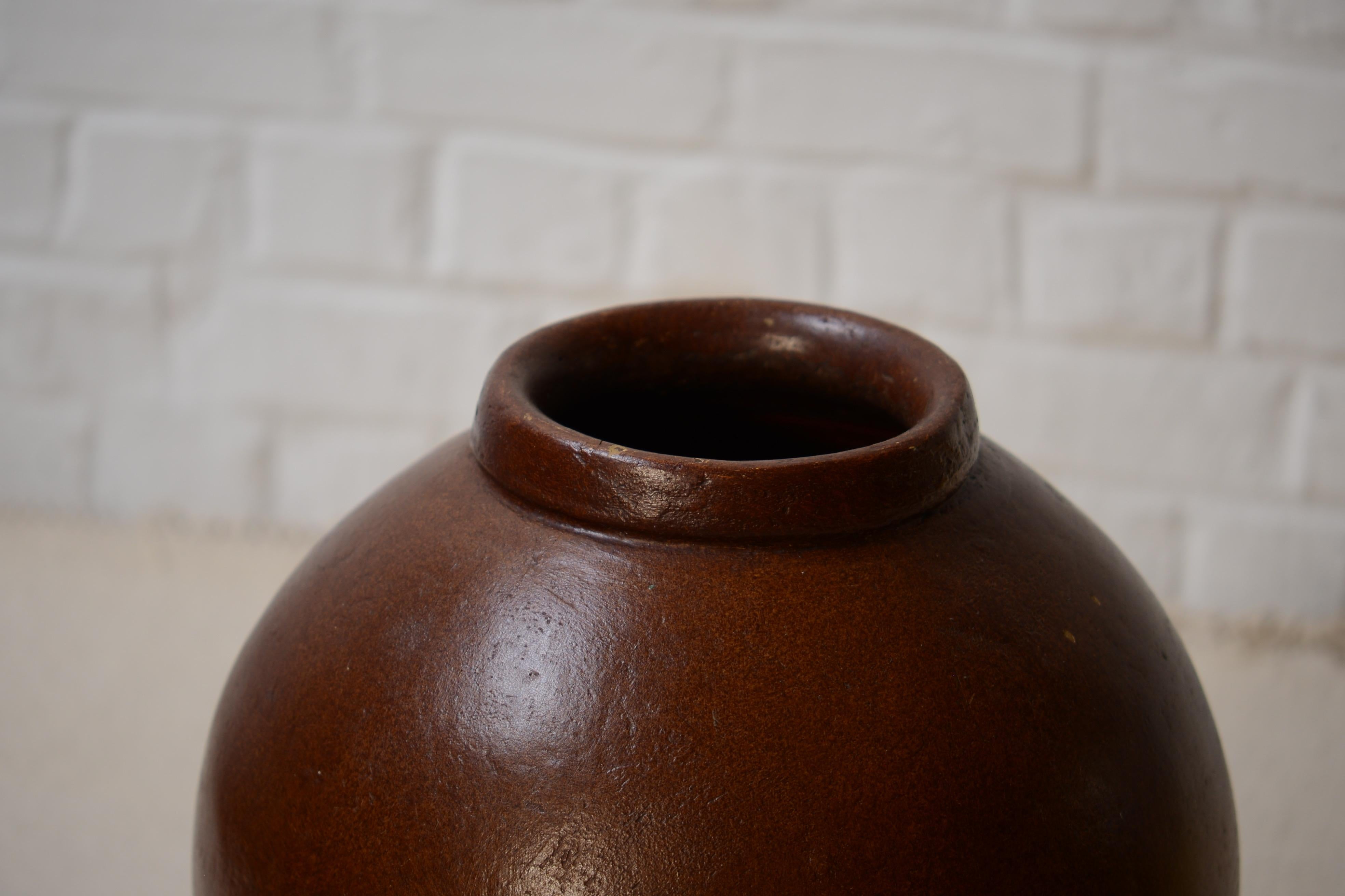Interesting jar from the 19th century. Coming from Sweden and used by folks in the countryside. Warm tones glaze, with nice details to the foot. Very good condition.