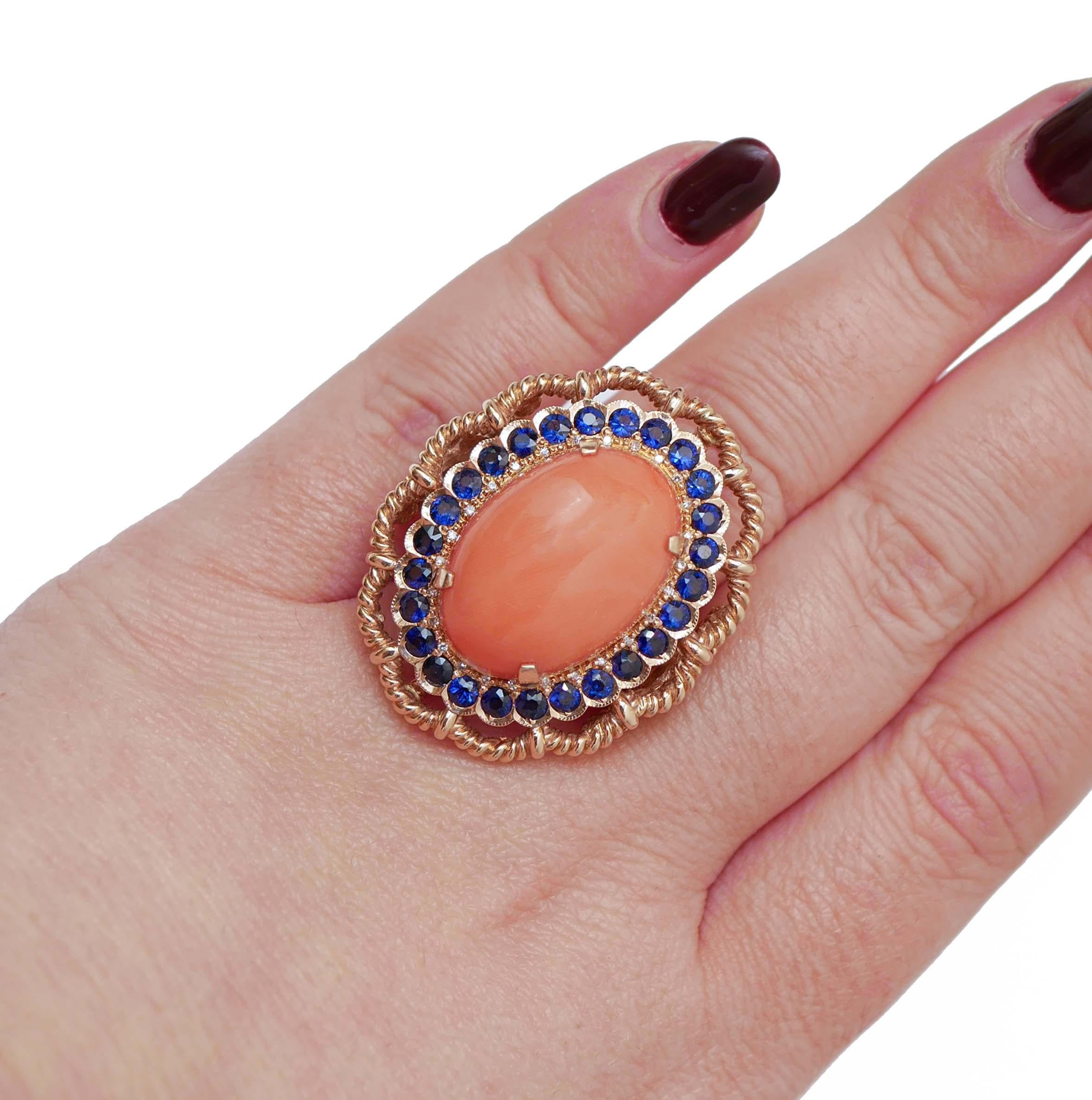 Big Coral, Sapphires, Diamonds, 14 Karat Rose Gold Ring. In Good Condition For Sale In Marcianise, Marcianise (CE)