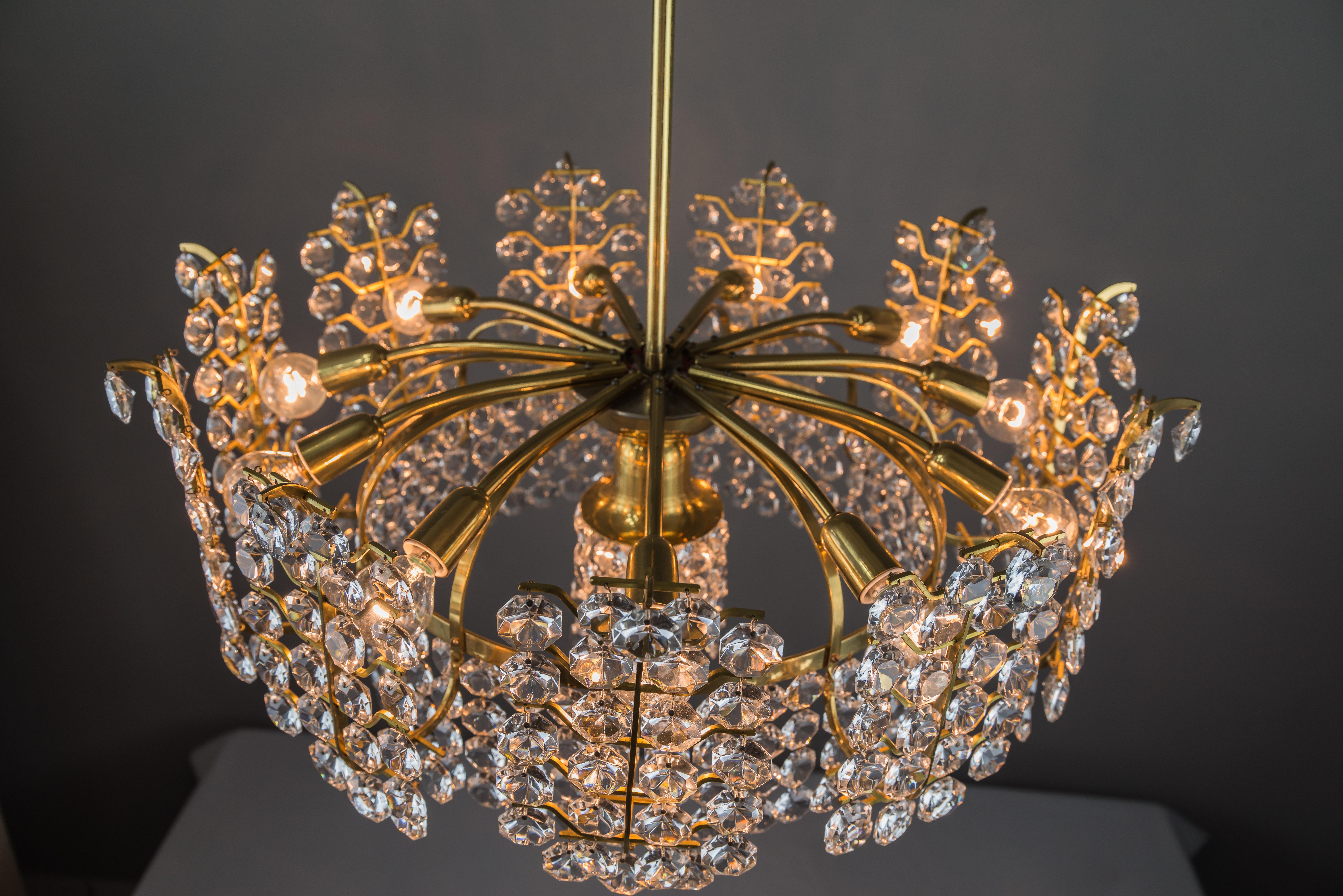 Big Crystal Glass Bakalowits Chandelier, Vienna, 1950s For Sale 3