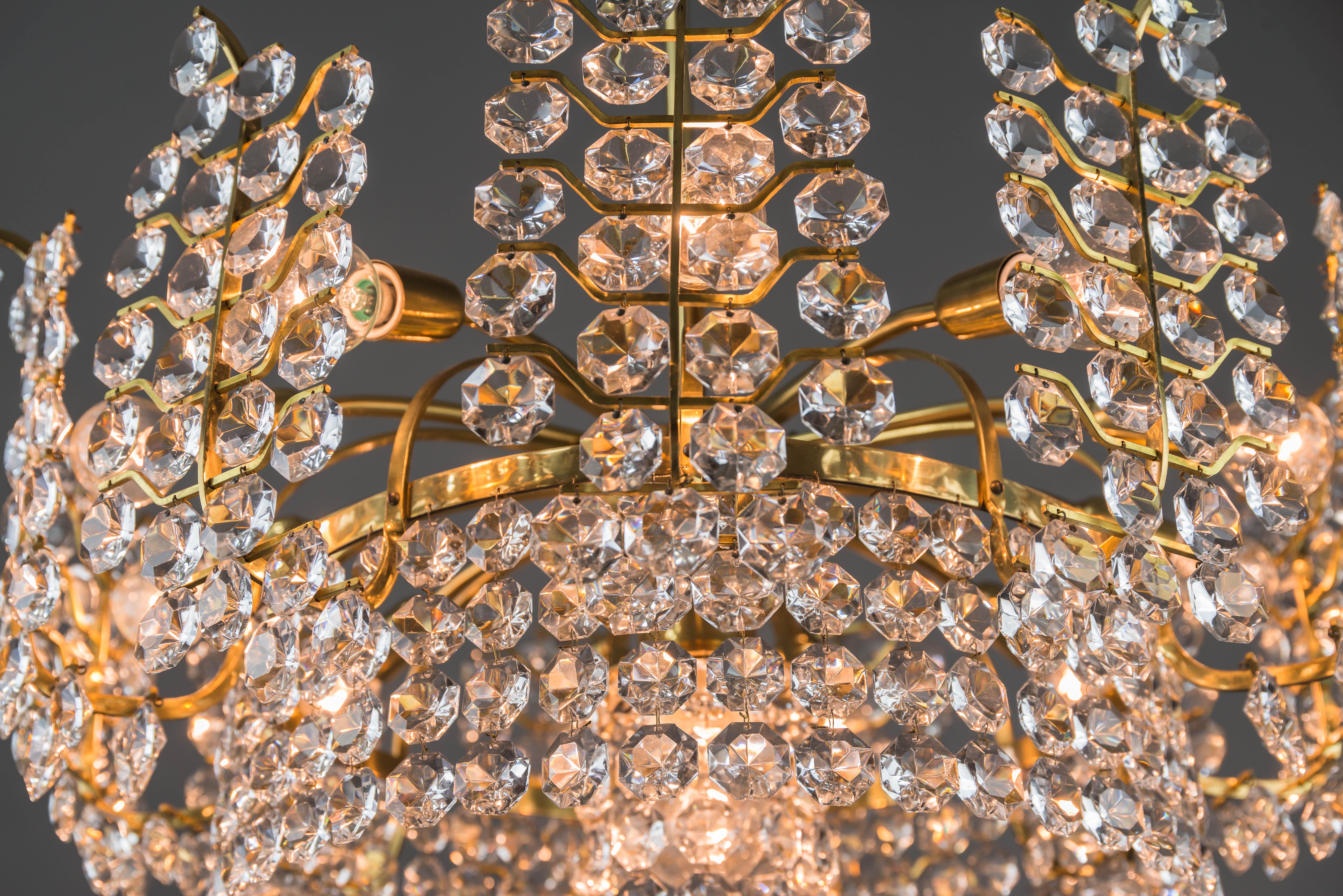 Big Crystal Glass Bakalowits Chandelier, Vienna, 1950s For Sale 5