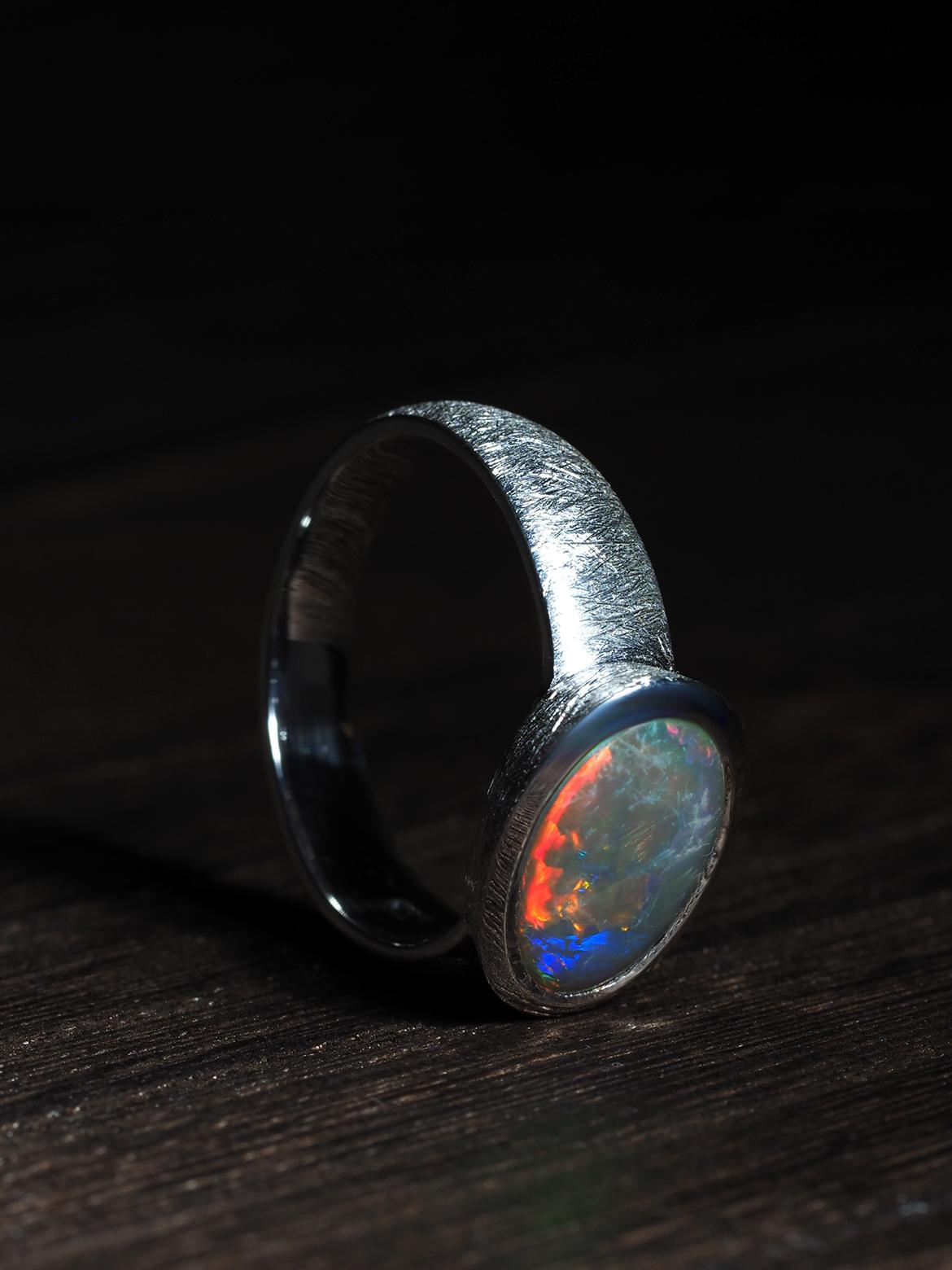 Big Dark Australian Opal Silver Ring Bright Patterned Australian Opal Jewellery In New Condition For Sale In Berlin, DE
