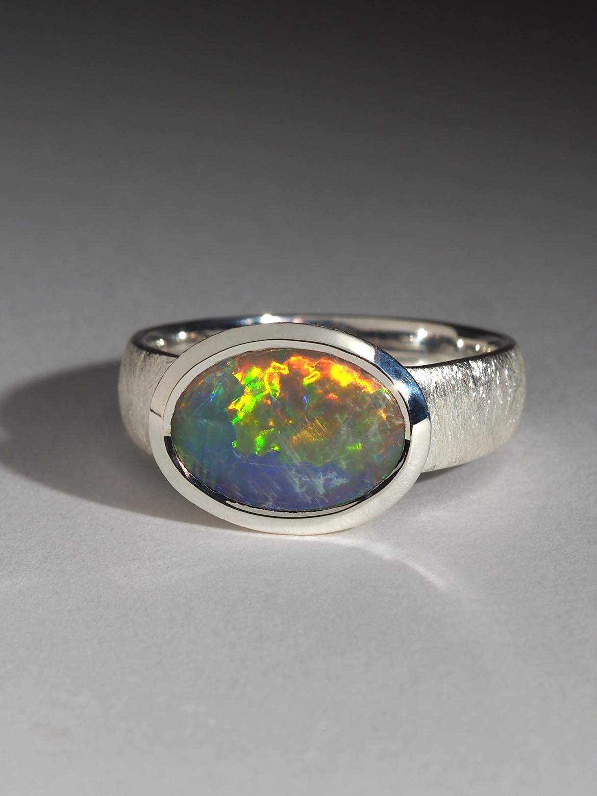 Big Dark Australian Opal Silver Ring Bijoux en Opale Australienne à motifs brillants en vente 3