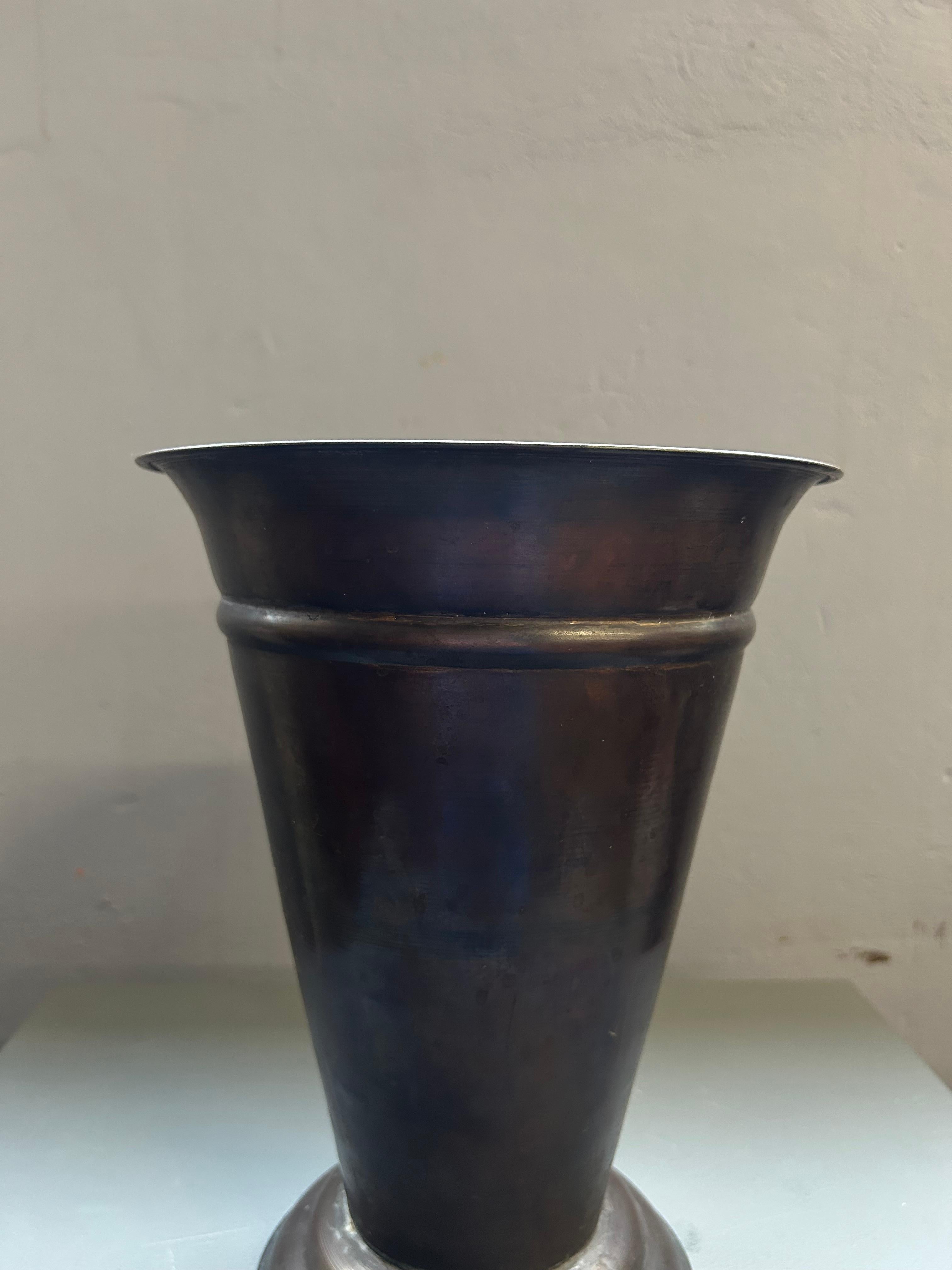 Rare big Art Deco decorative patinaed alloyed bronze urn made by a skilled craftsman in Denmark in the late 1930’s.

The urn is the perfect piece for your favorite flowers or bunch of branches.

The urn is the perfect detail for any style of