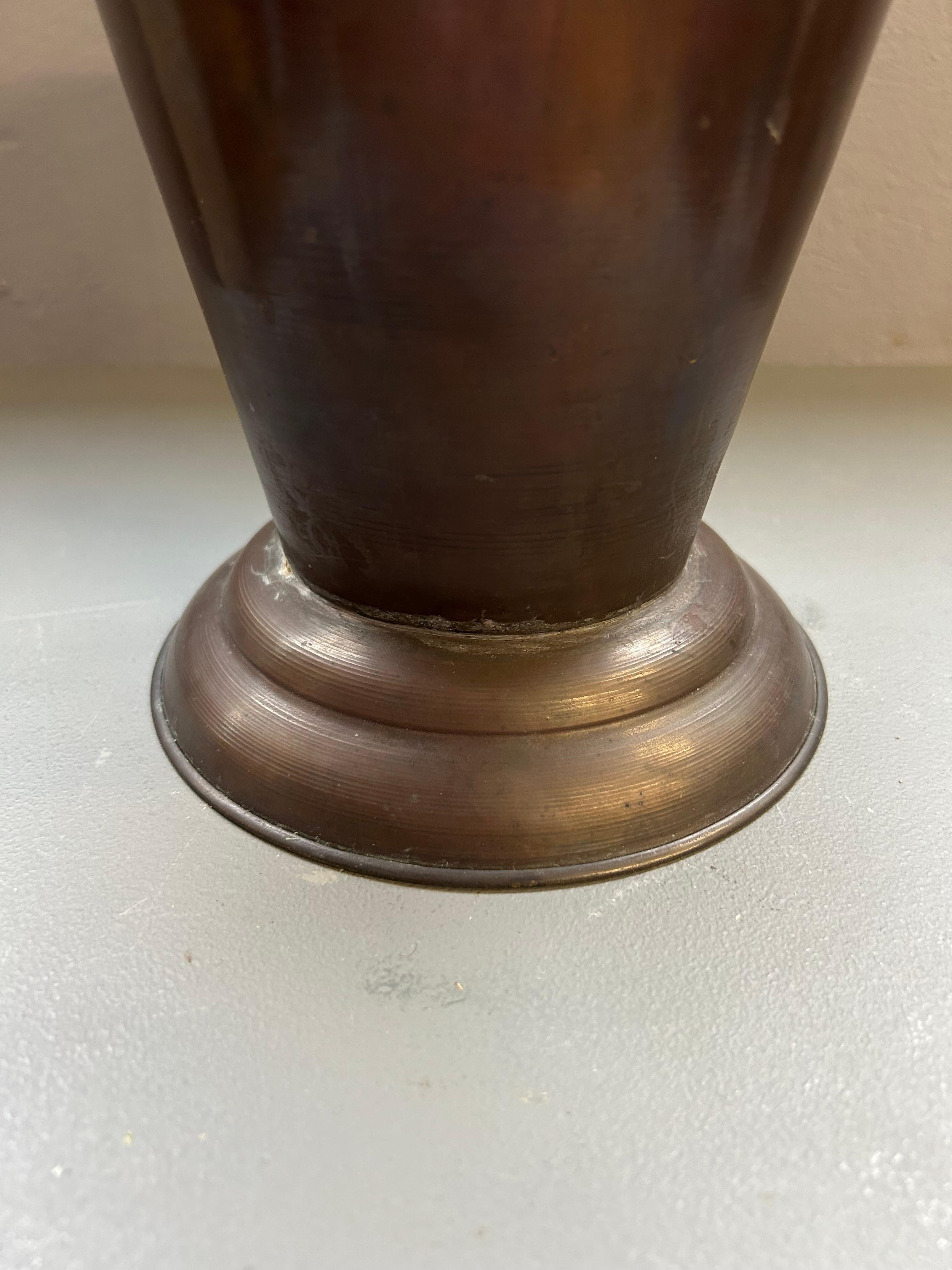Art déco Grande urne décorative art déco en bronze Danemark années 1930 en vente