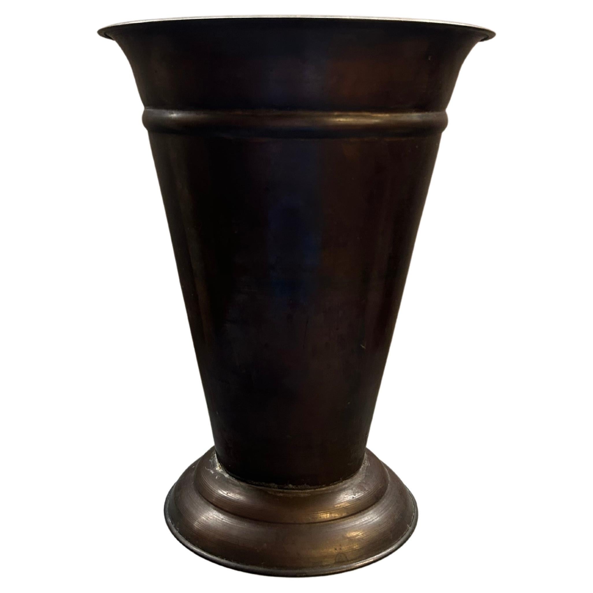 Big decorative art deco bronze urn Denmark 1930’s For Sale