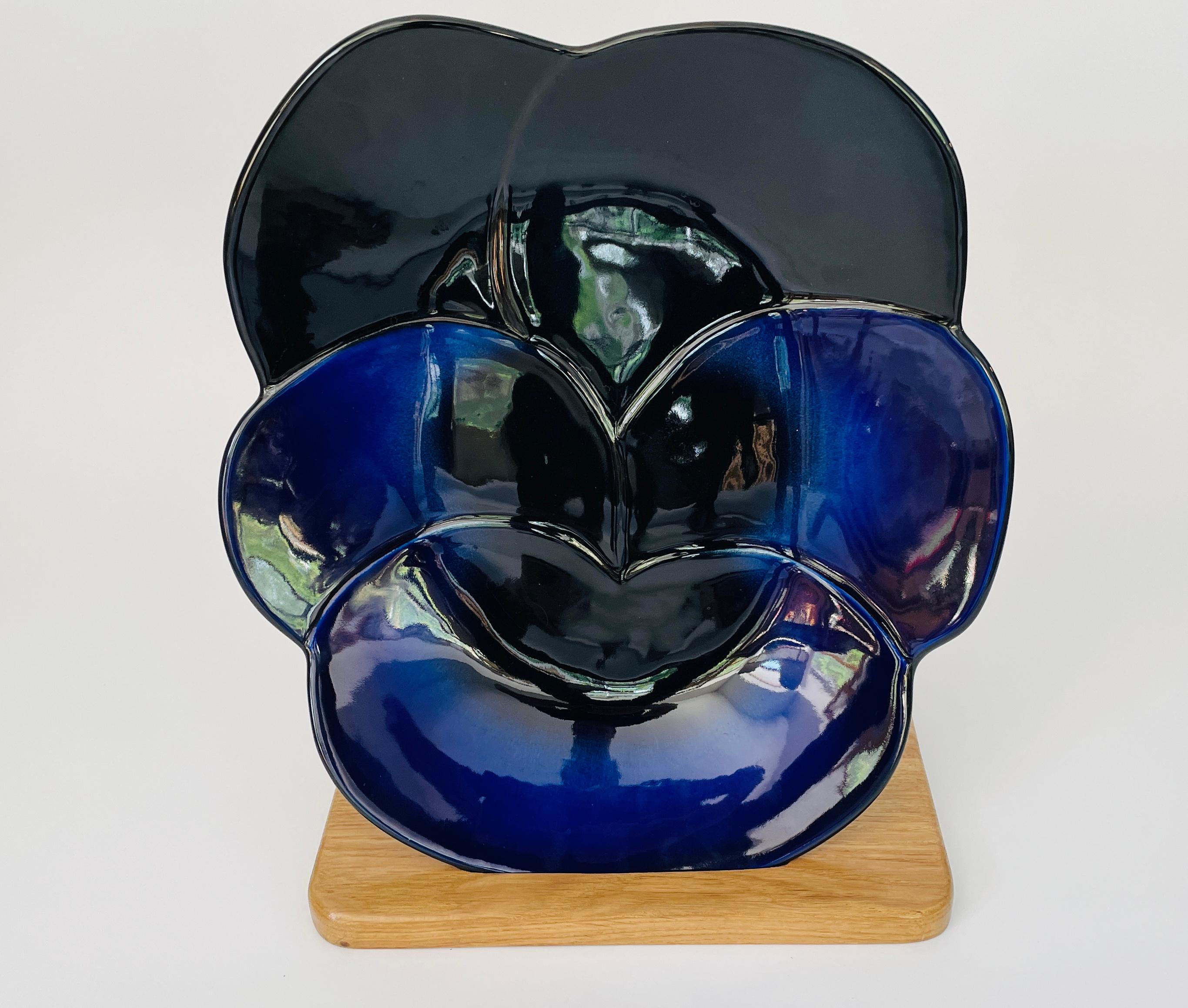 Decorative ceramic plate marked 'Viola 1967, Arabia Finland, Kaipiainen Invenit', numbered 917/3000. Design by Birger Kaipiainen (Finland, 1915-1988).

Viola (a flower, violet in Latin) features a beautiful black and blue glazing on a viola-shaped