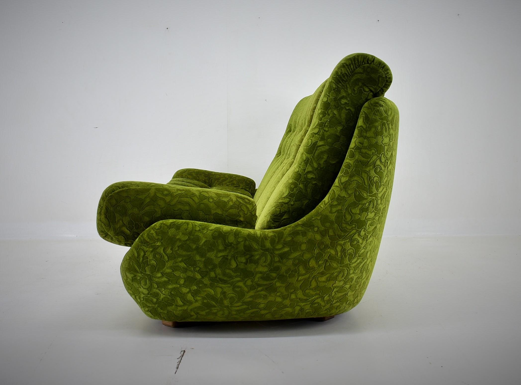 Big Design Three-Seat Sofa Atlantis, 1970s 3