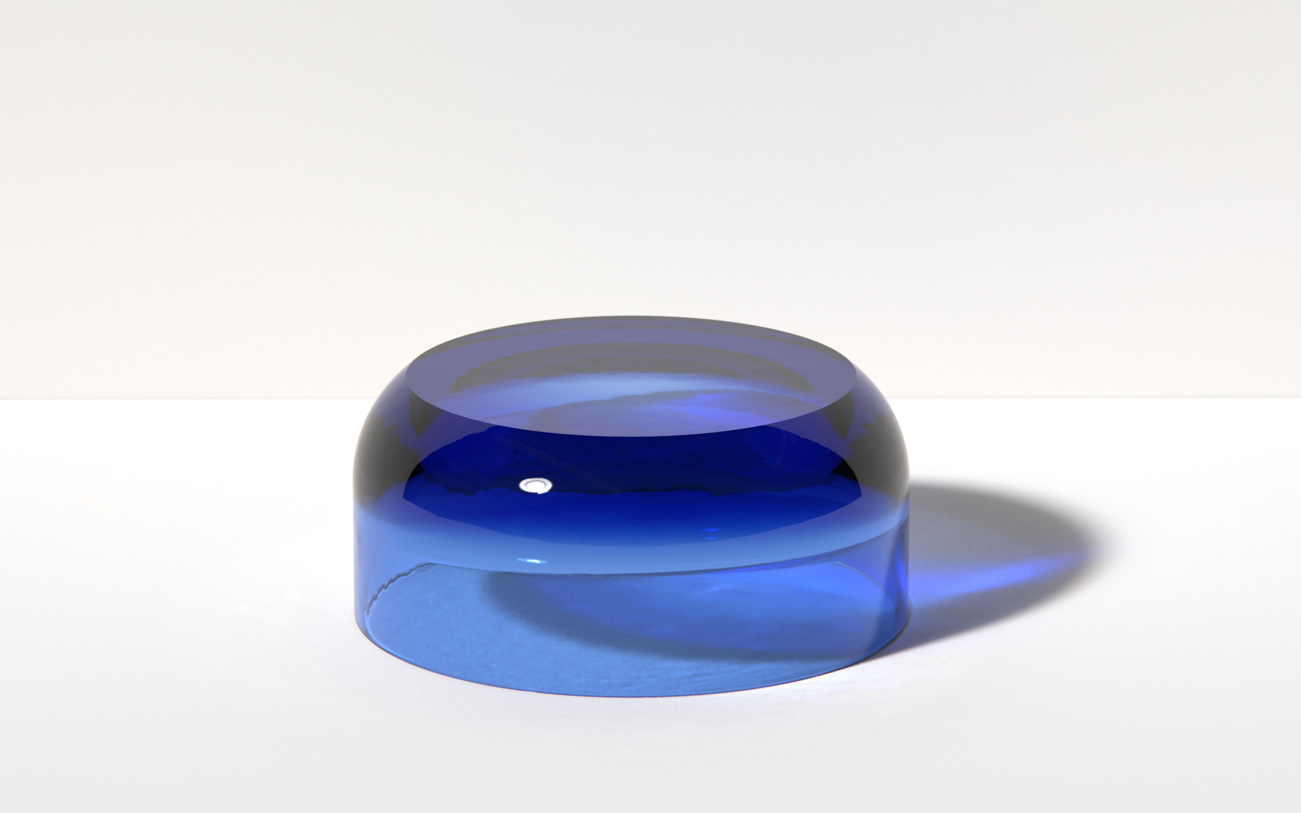 Table d'appoint Big Dew bleu égyptien, résine translucide, de Ian Cochran en vente 2