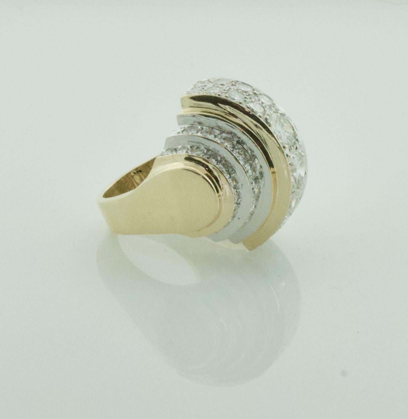 Round Cut Big Diamond Diamond Ring in Yellow Gold circa 1960's 3.40 Cts For Sale