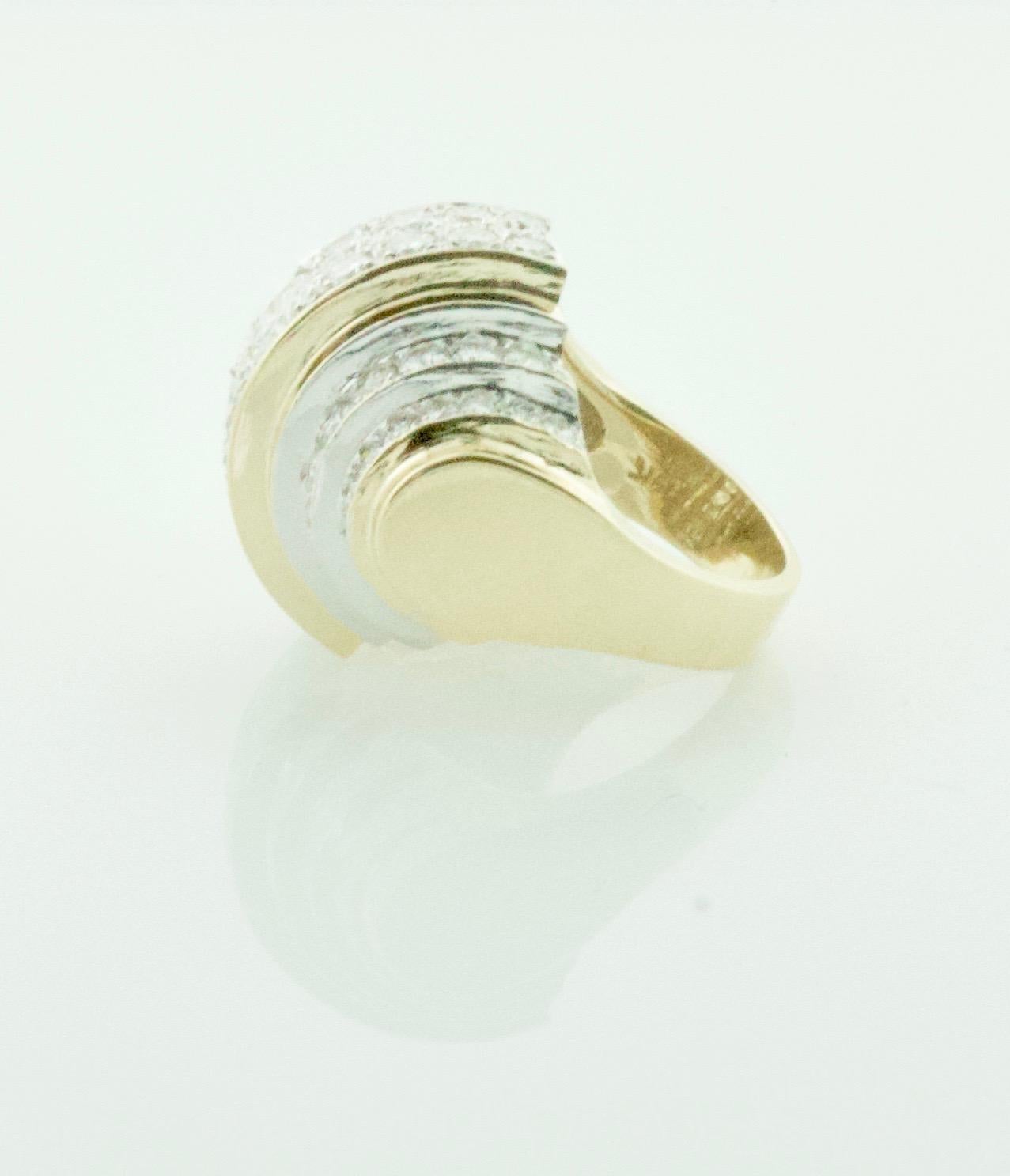 Women's or Men's Big Diamond Diamond Ring in Yellow Gold circa 1960's 3.40 Cts For Sale