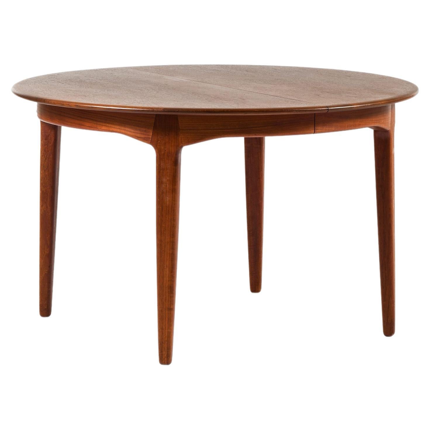 Großer Esstisch aus Teakholz von Henning Kjærnulf, 1958