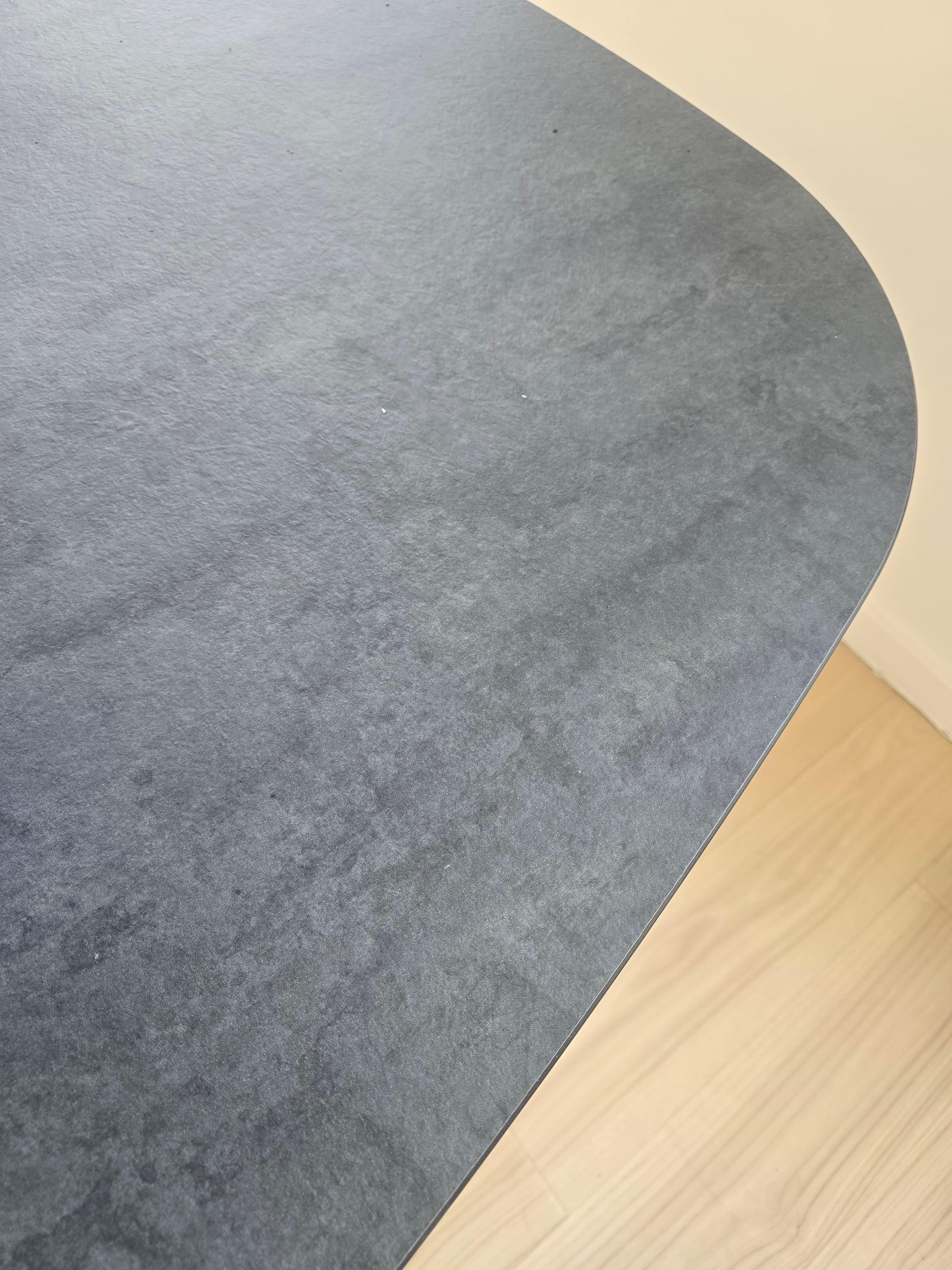 BIG Dining Table *Showroom sample In Excellent Condition For Sale In Carson, CA