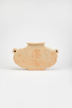 Organische Form, einfarbig beige Contemporary Keramikvase von Willem Van Hooff